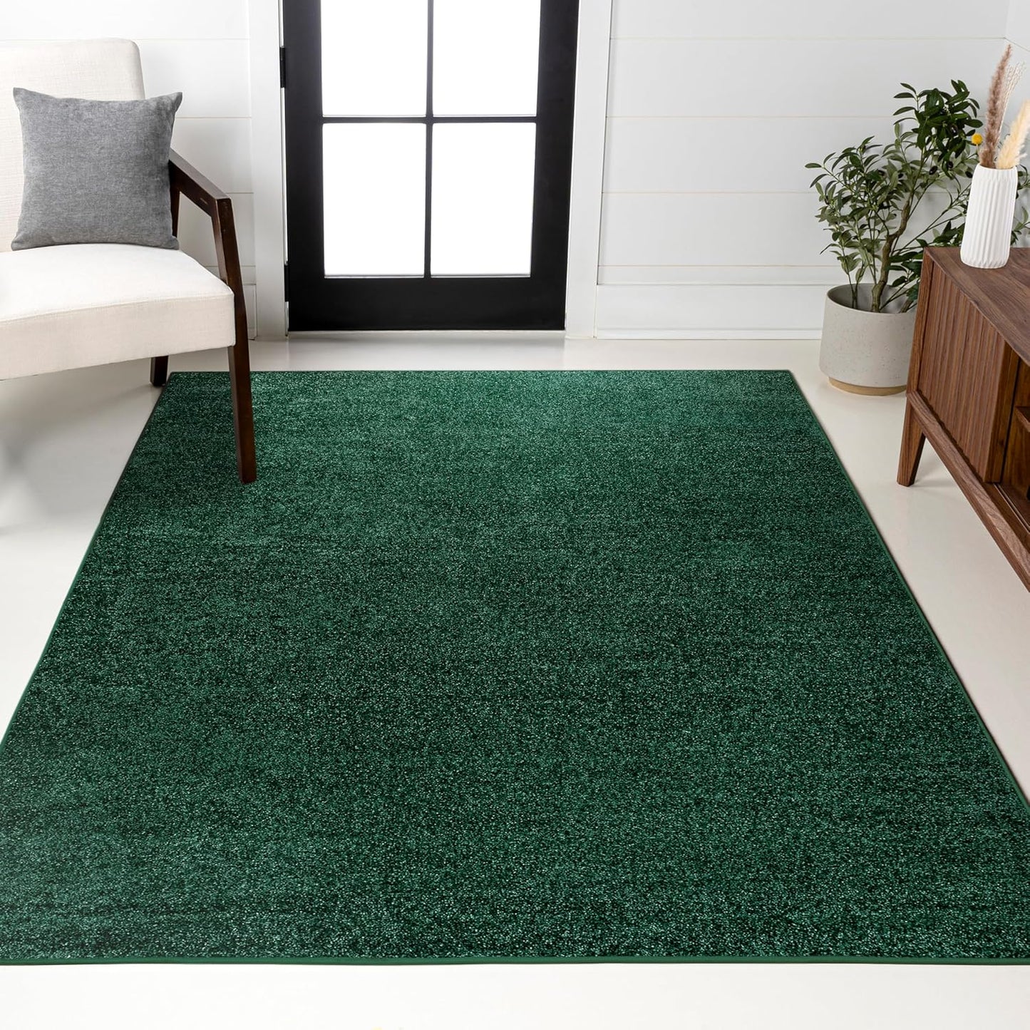 Haze Solid Low-Pile Emerald Indoor Area Rug for Modern Homes