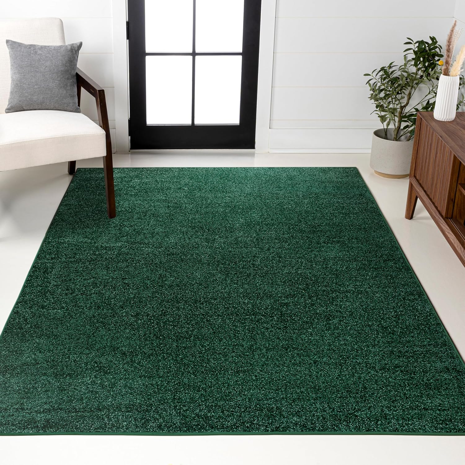 Haze Solid Low-Pile Emerald Indoor Area Rug for Modern Homes