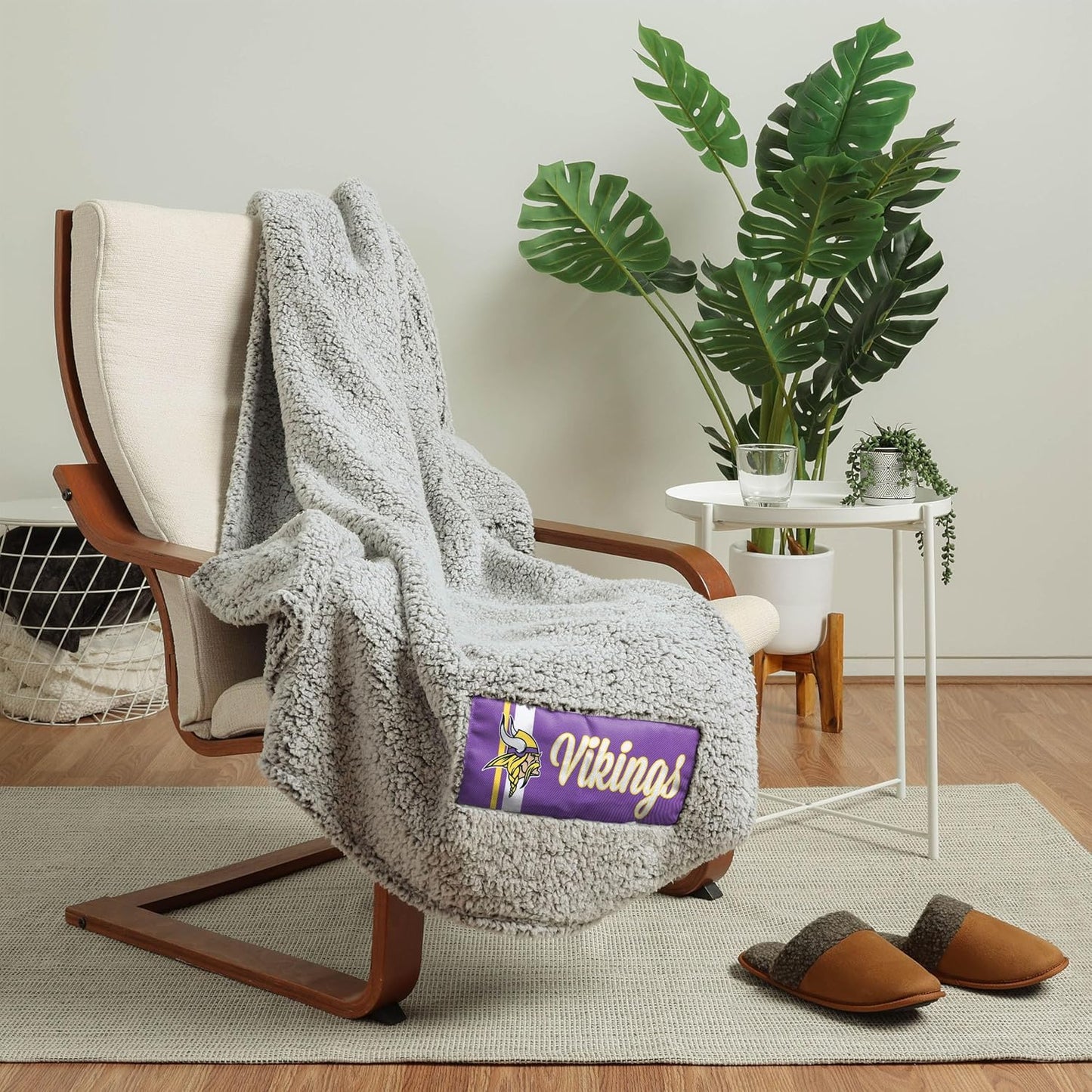 FOCO NFL Team Color Big Logo Cloud Sherpa Blanket Review