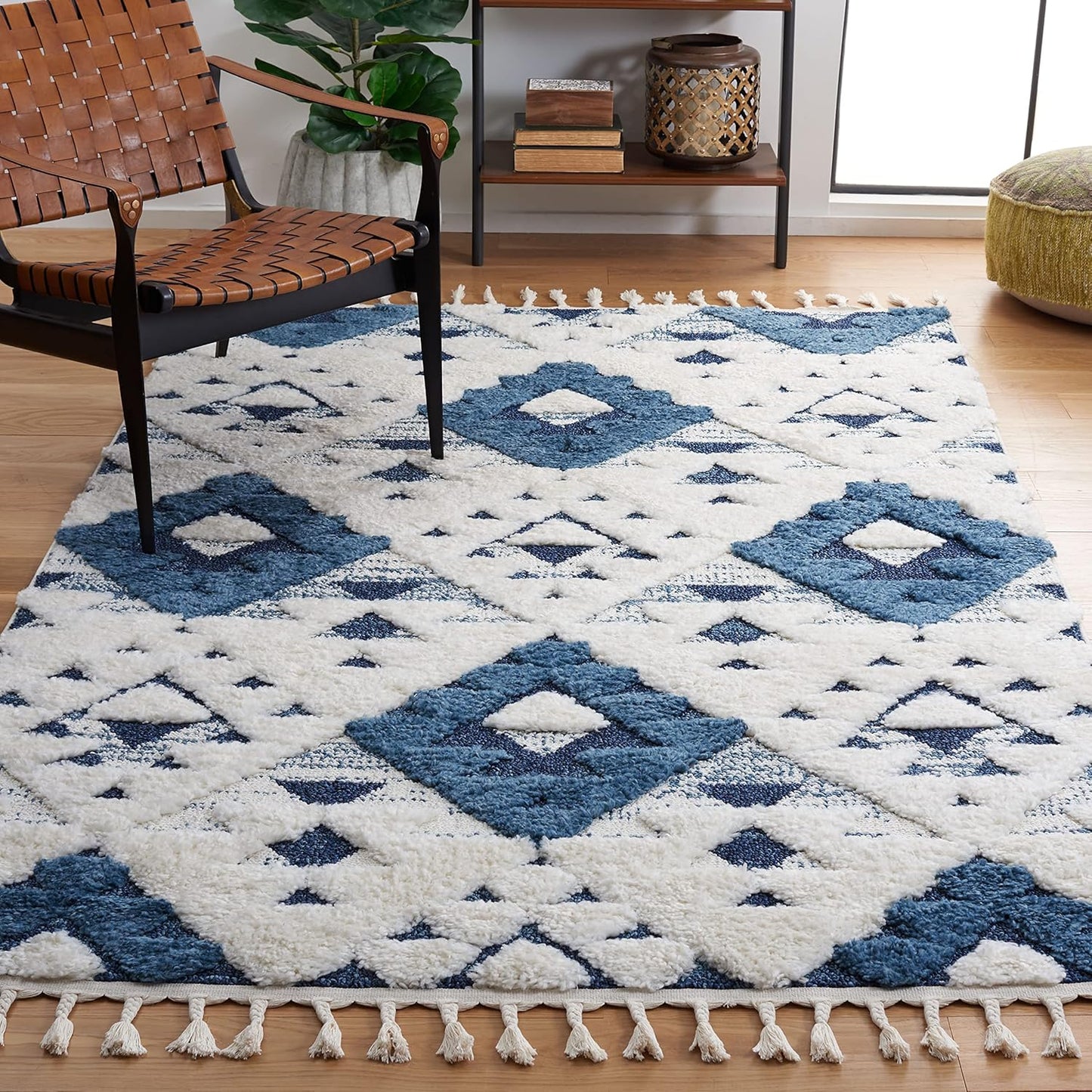 SAFAVIEH Moroccan Tassel Shag Accent Rug - Cozy & Stylish