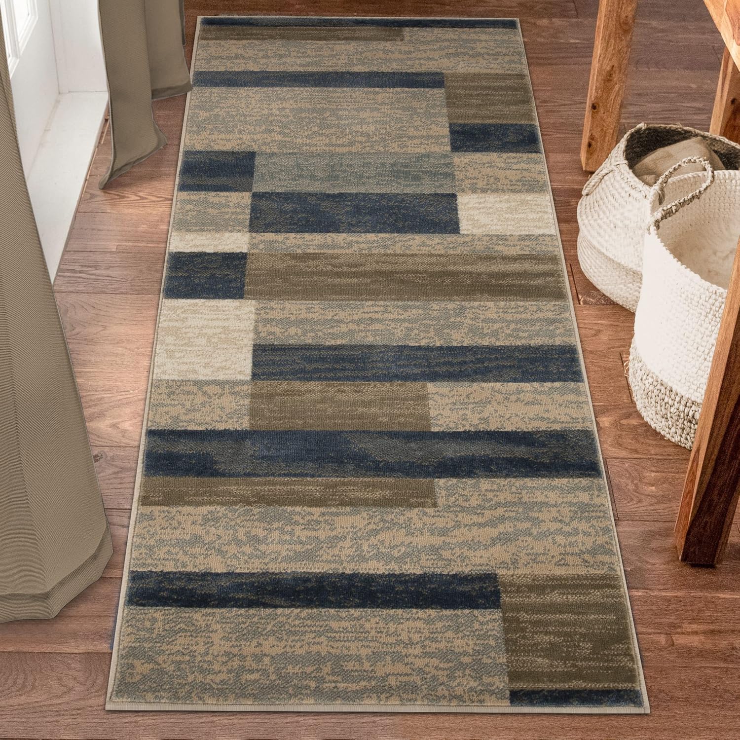 Superior Indoor Runner Rug with Modern Geometric Design