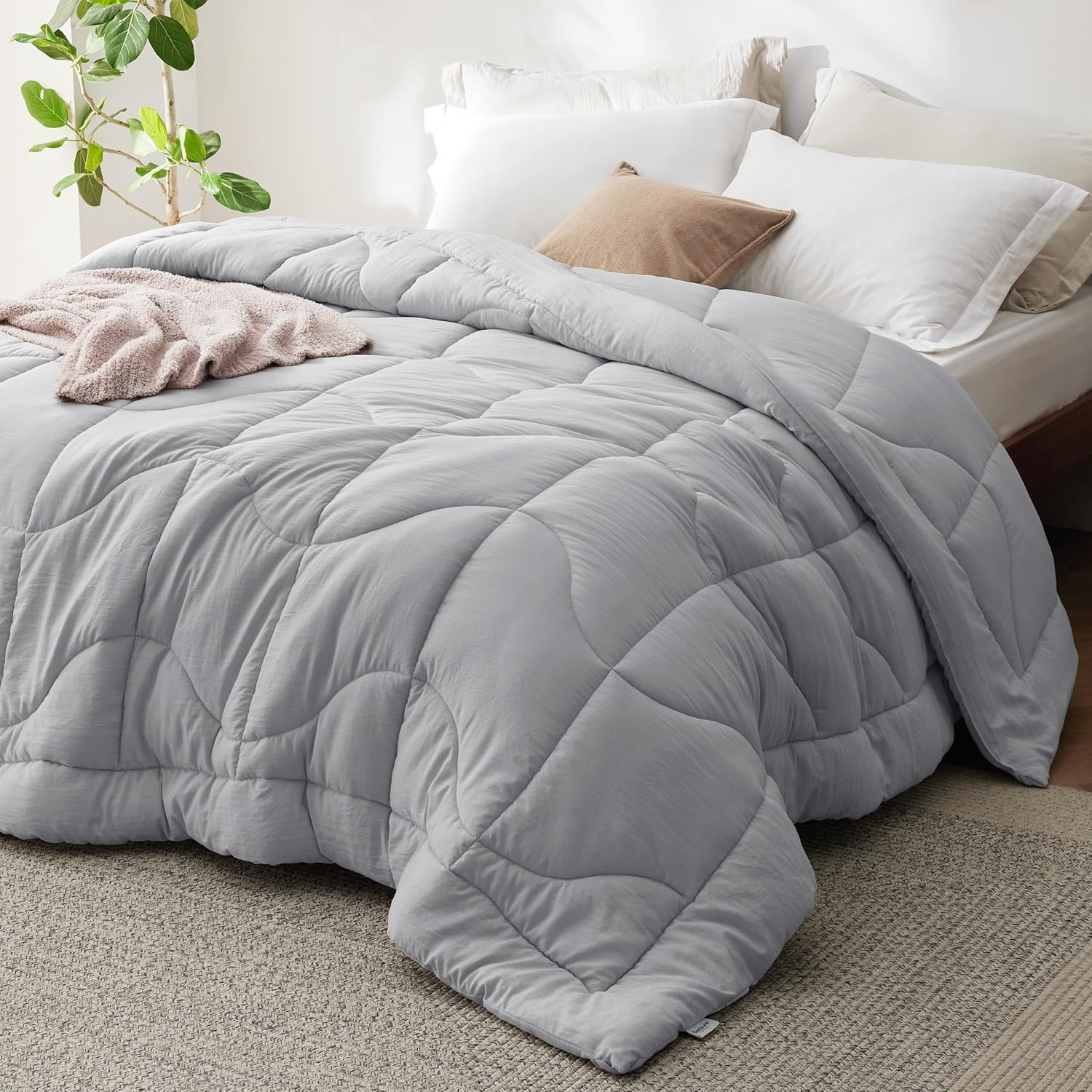 Bedsure Queen Comforter - Ultra-Soft Down Alternative Duvet