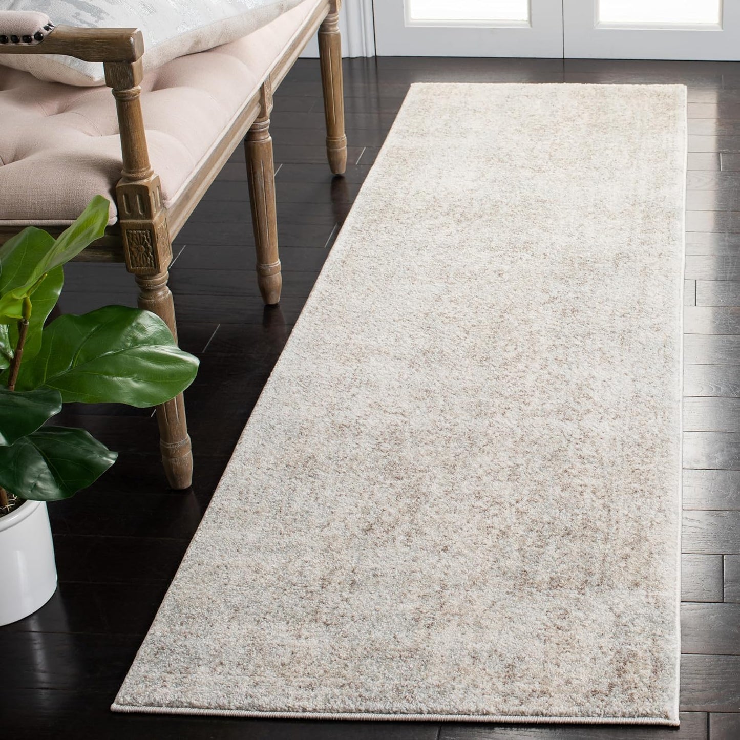 SAFAVIEH Evoke Collection Runner Rug - Stylish and Durable Design