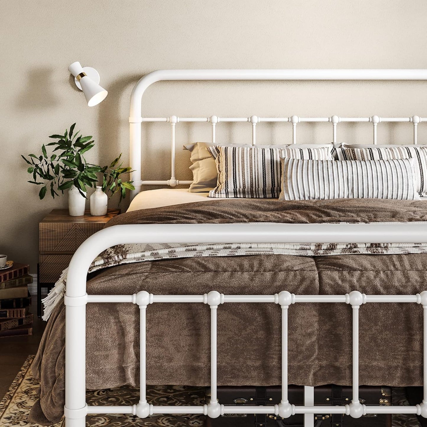 Victorian Style Queen Size Metal Platform Bed Frame for Comfort