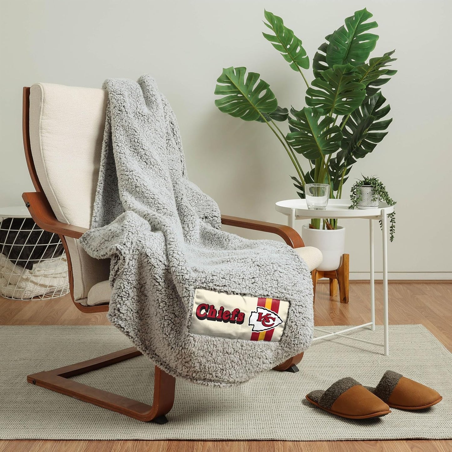 FOCO NFL Team Logo Retro Cloud Sherpa Blanket Review