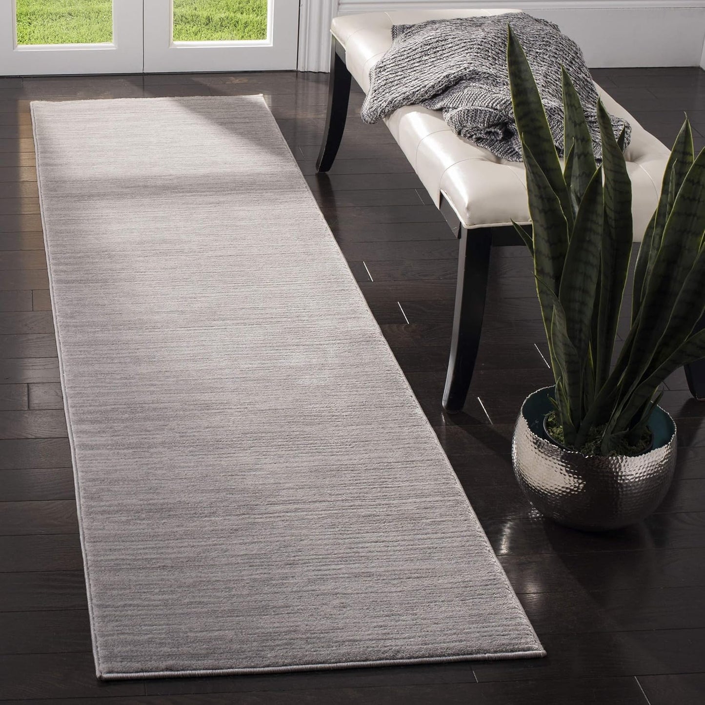 SAFAVIEH Vision Collection Accent Rug - Modern Ombre Design