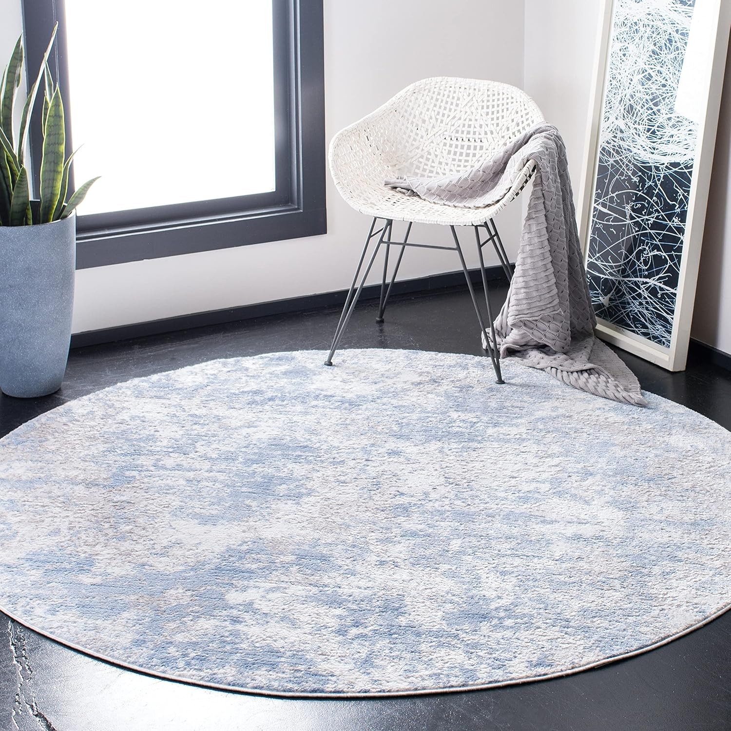 SAFAVIEH Amelia Collection Area Rug - Modern Abstract Design