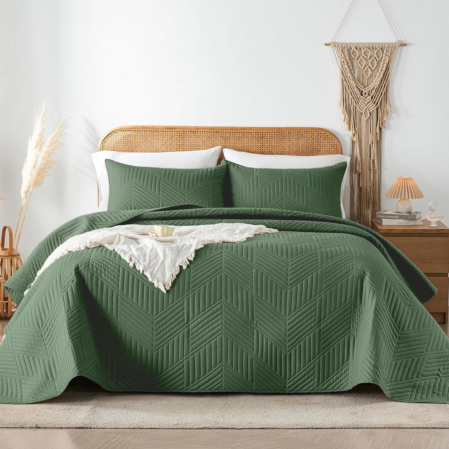 Full/Queen Olive Green Quilt Set with Modern Geometric Pattern