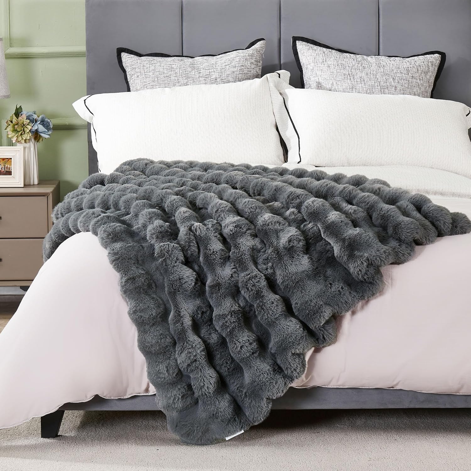 DREAMNINE Oversized Soft Thick Fuzzy Faux Rabbit Fur Blanket