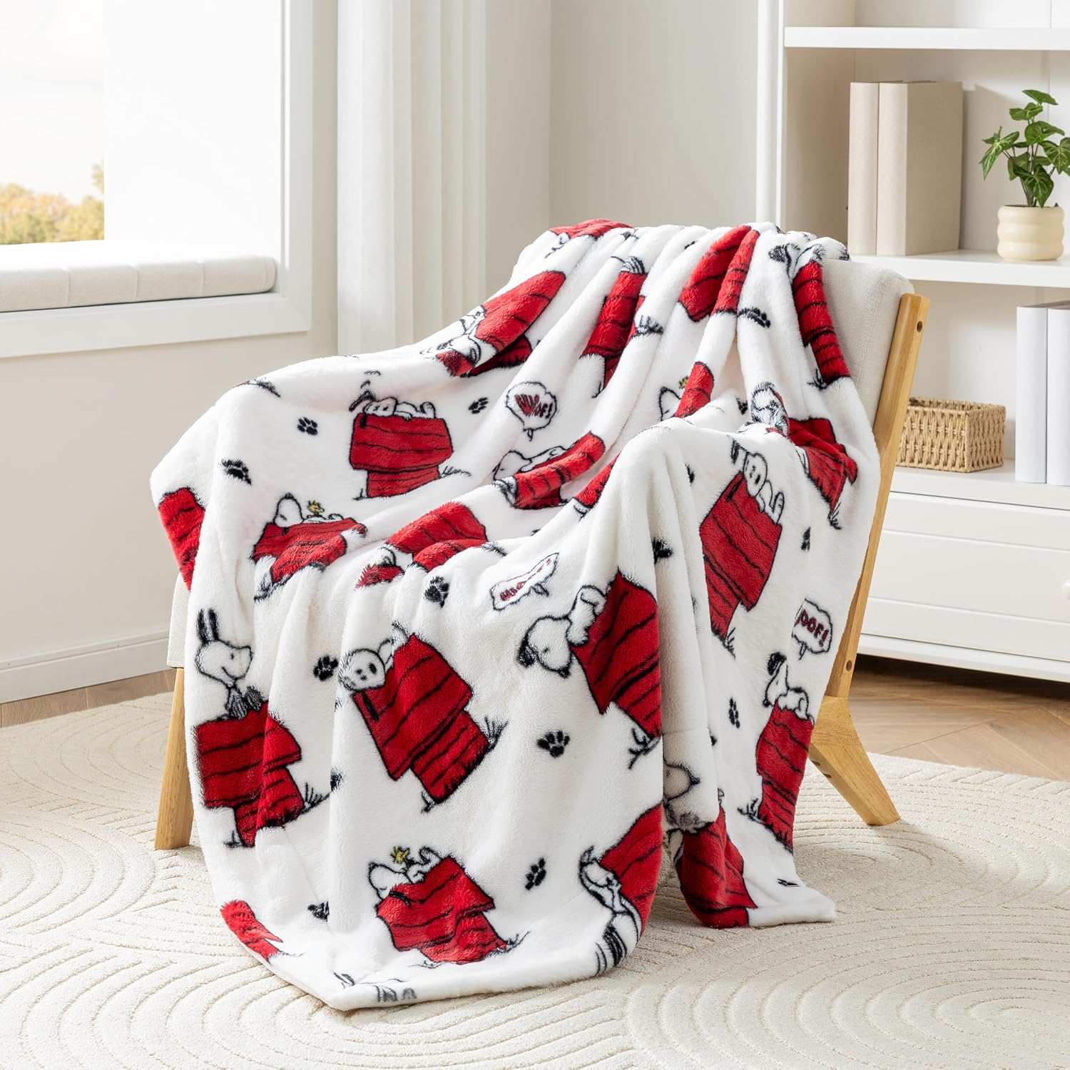Berkshire Peanuts Ultra Plush Faux Rabbit Fur Snoopy Throw Blanket