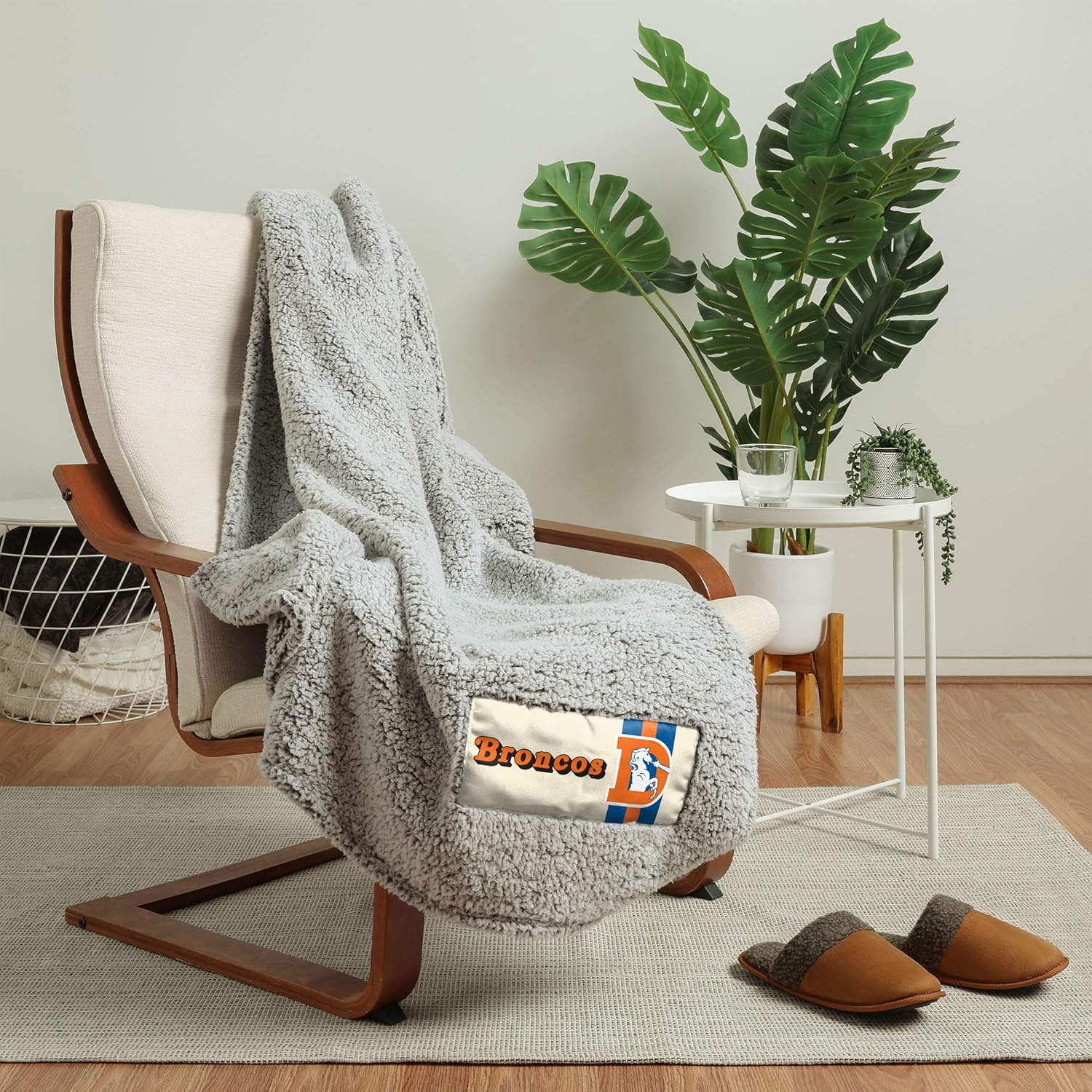 FOCO NFL Team Logo Retro Cloud Sherpa Blanket for Comfort