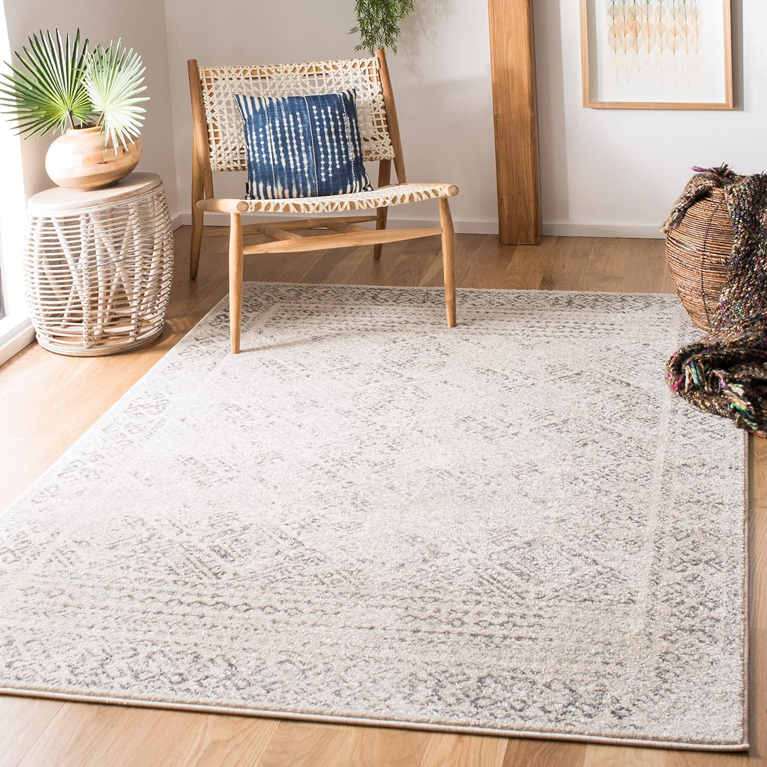 SAFAVIEH Tulum Collection Accent Rug - Stylish & Durable Design