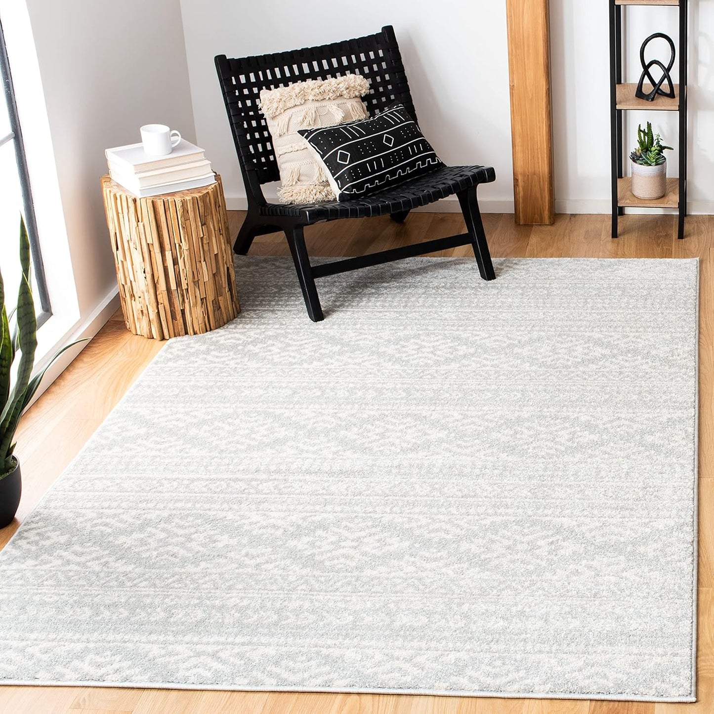 SAFAVIEH Tulum Collection Accent Rug - Stylish & Durable Design