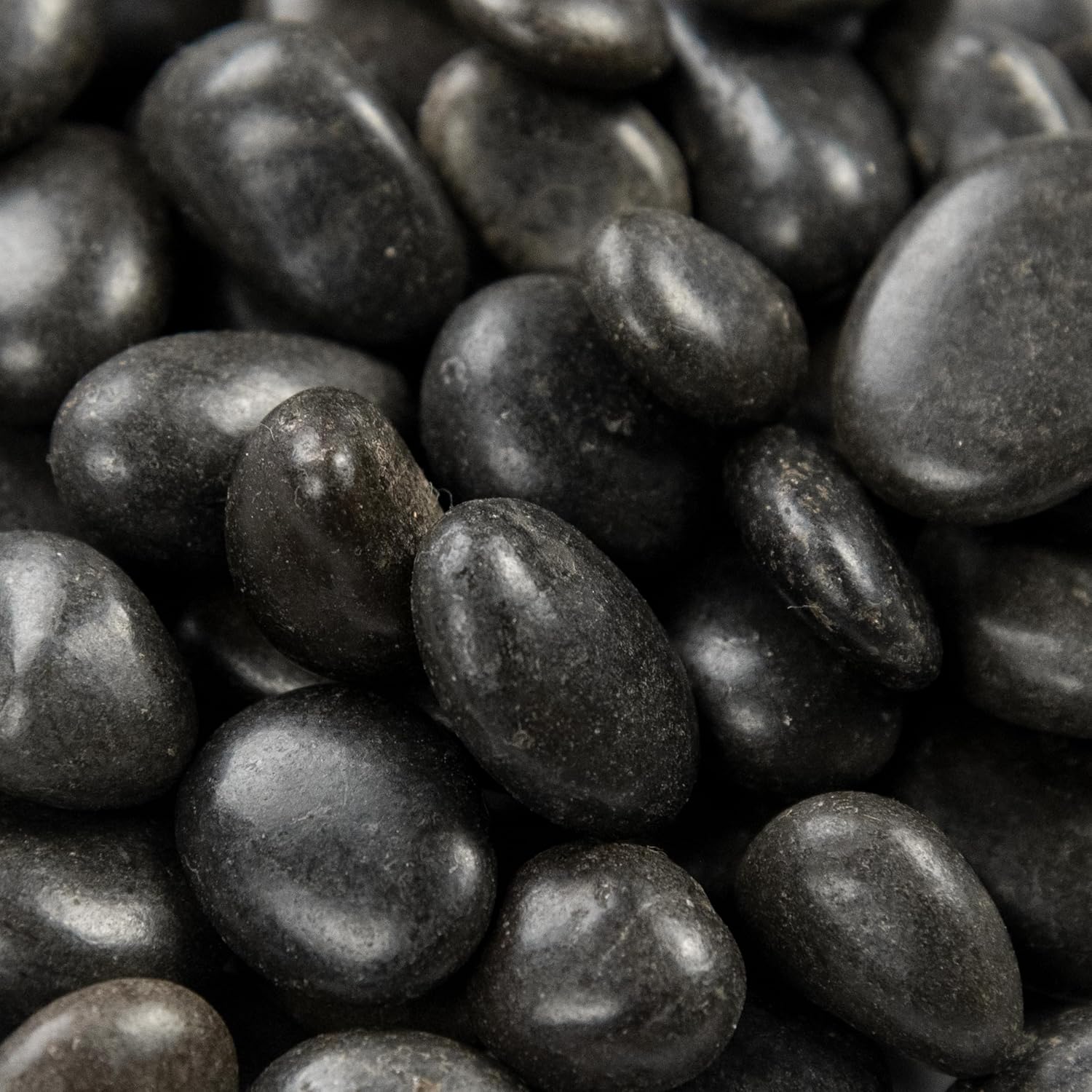 MSI Decorative Polished Black Pebbles for Unique Accents