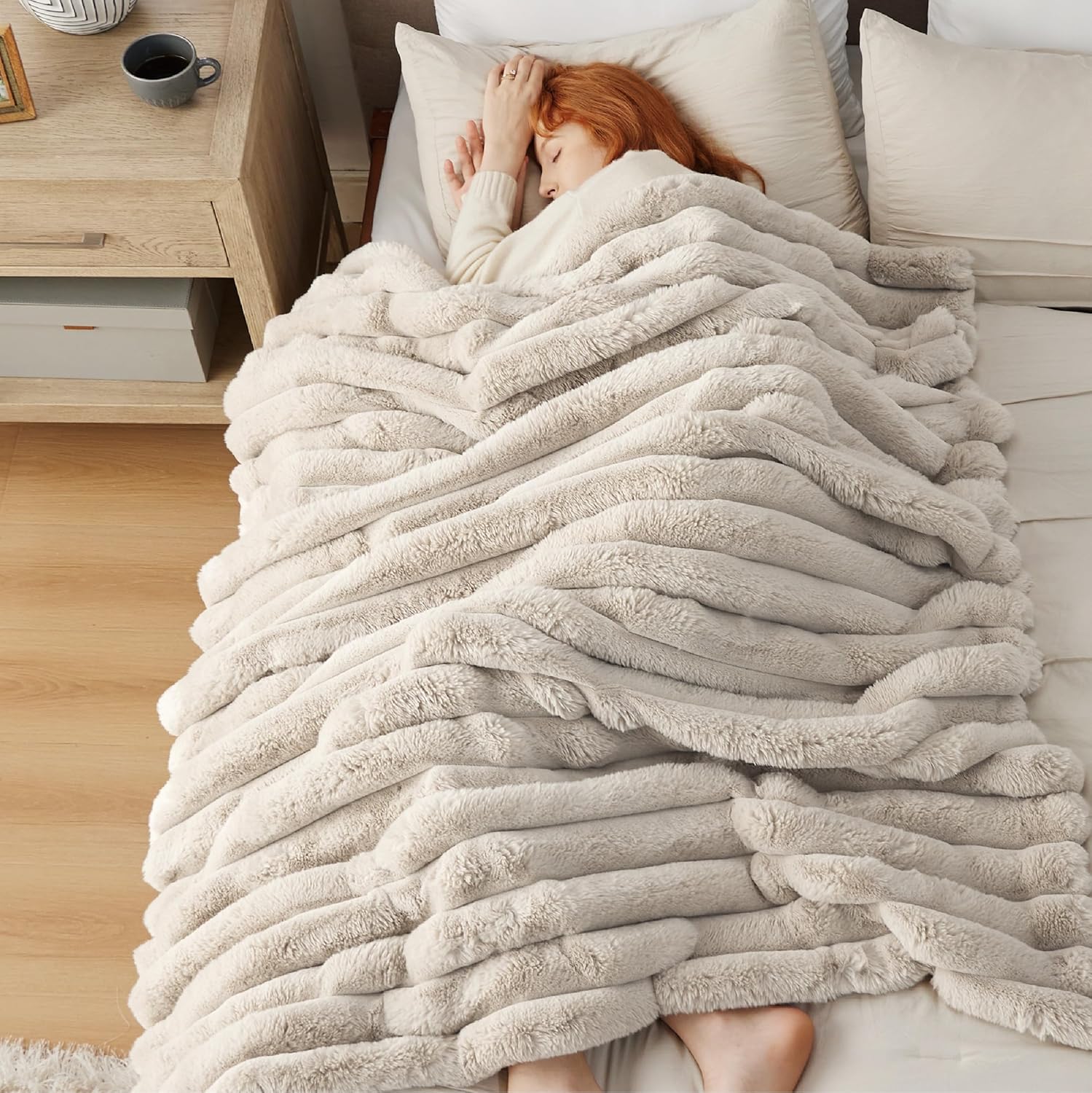 Faux Fur Throw Blanket - GentleSoft & Fluffy Luxury Gift