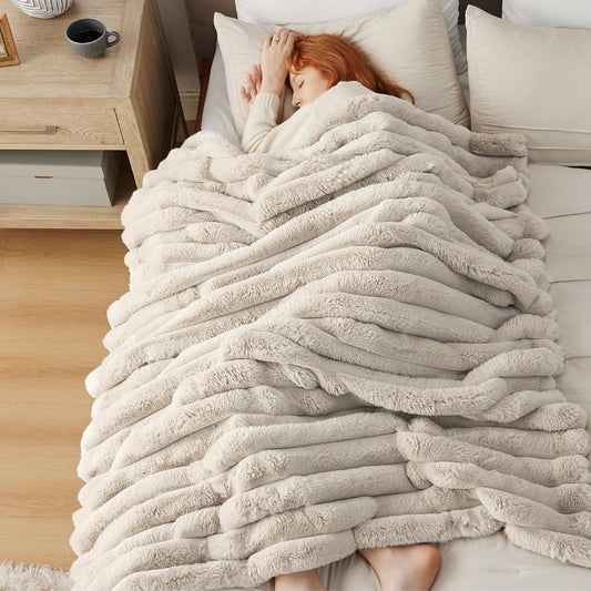 Faux Fur Throw Blanket - GentleSoft & Fluffy Luxury Gift