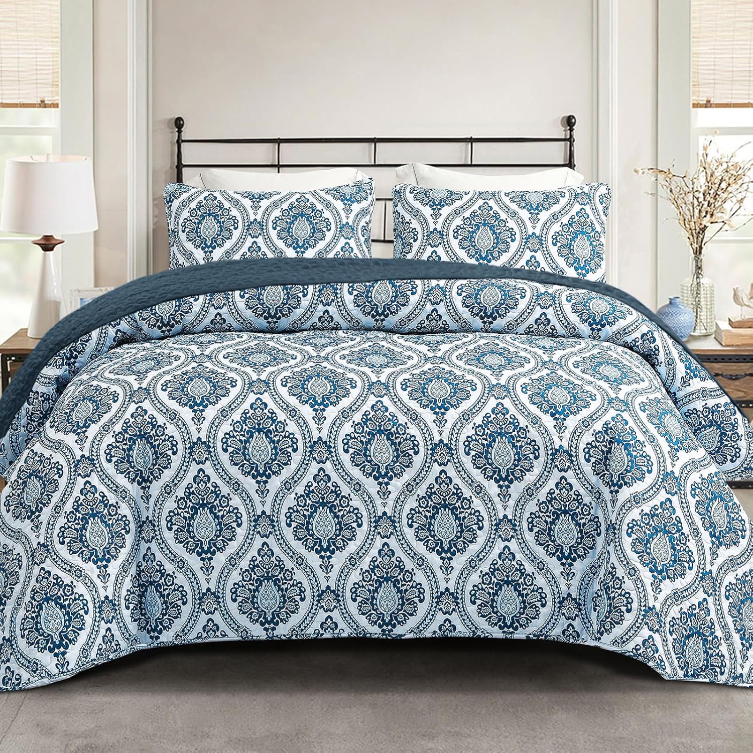 Exclusivo Mezcla Reversible Boho Quilt Set for King Size Beds