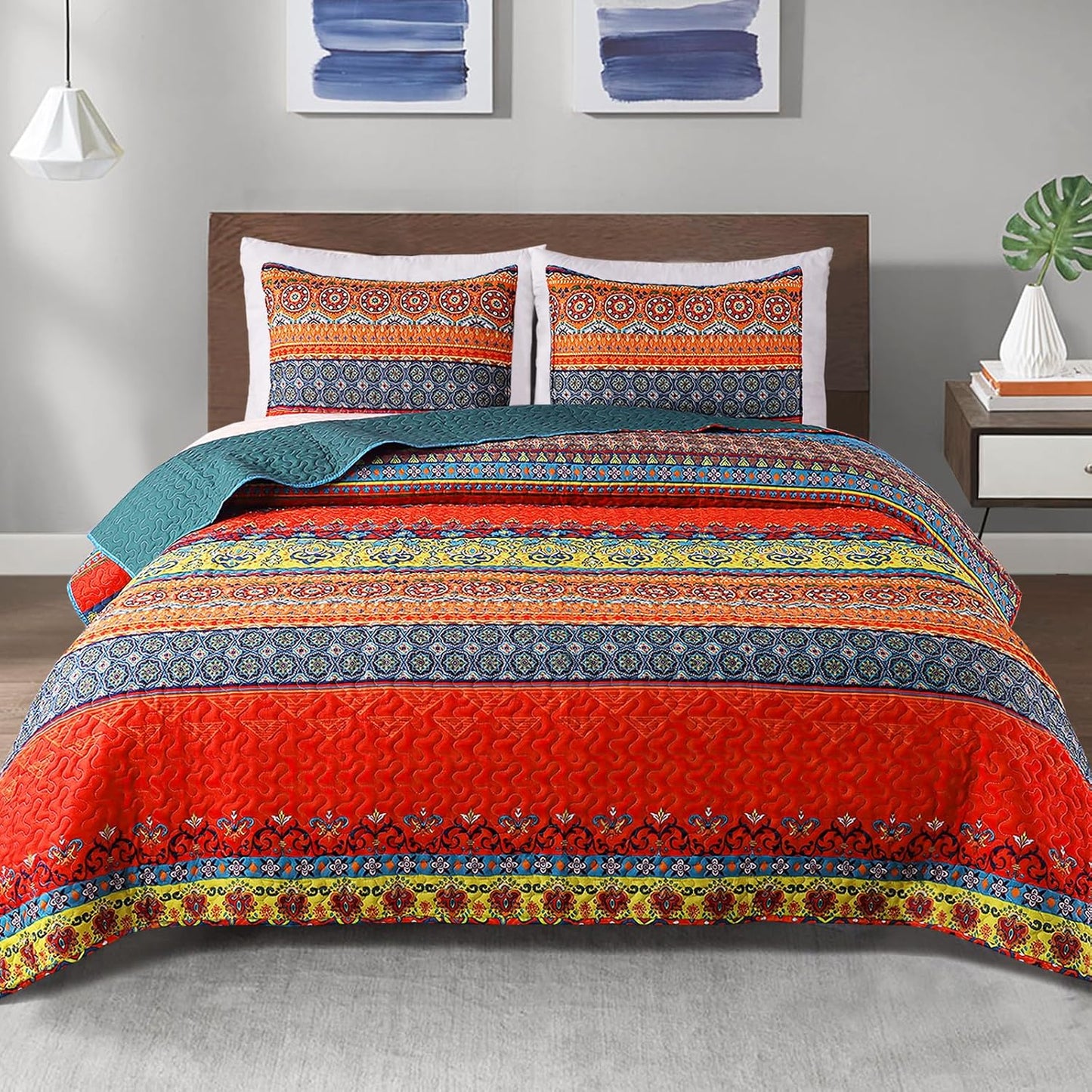 Exclusivo Mezcla Reversible Boho Quilt Set for Queen Size Beds