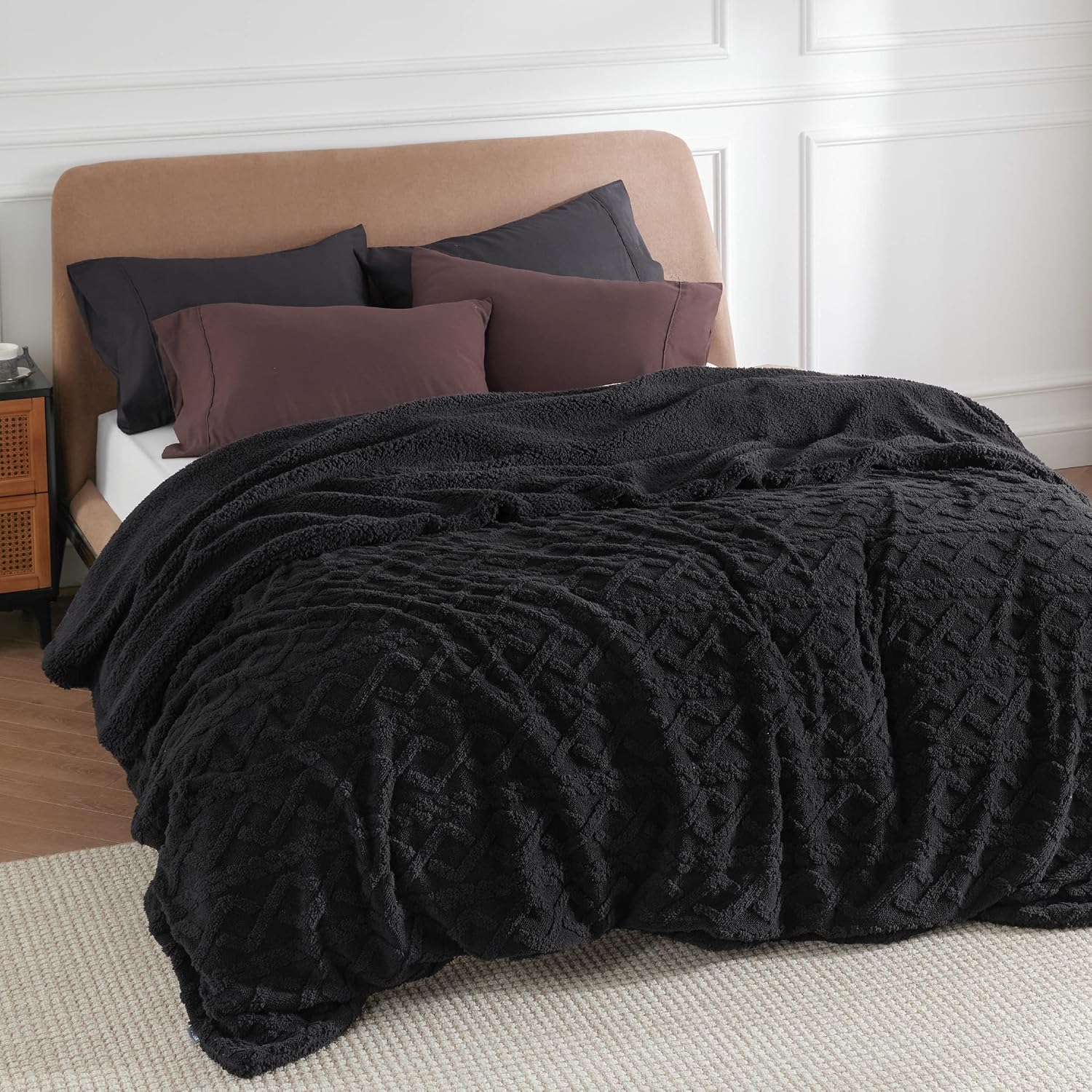 Bedsure Gentlesoft Sherpa Queen Size Blanket for Cozy Comfort