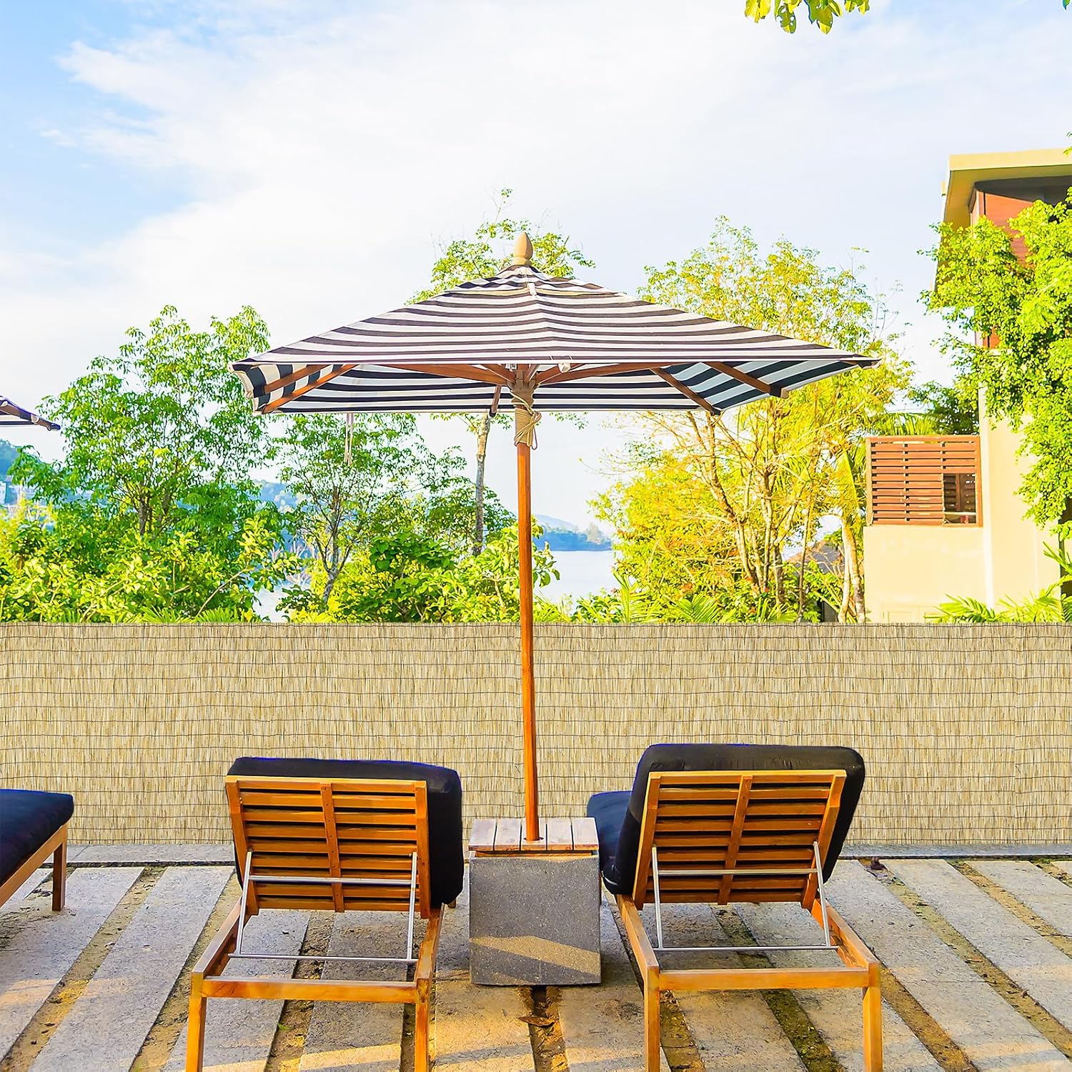 Natural Reed Fencing Roll for Privacy and Shade in Outdoor Spaces