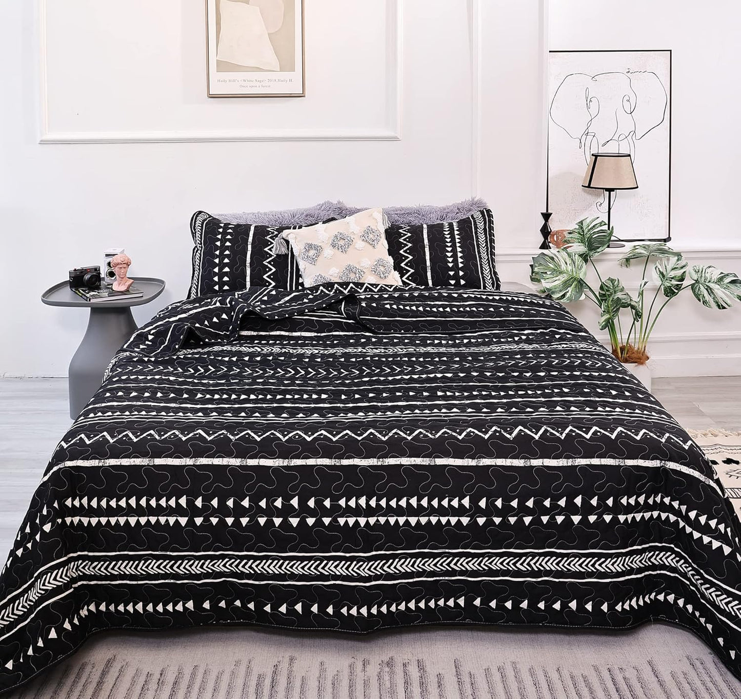 JANZAA Queen Quilt Boho Bedding Set with Geometric Design