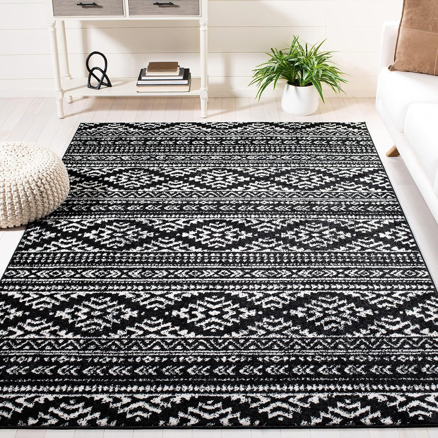 SAFAVIEH Tulum Collection Area Rug - Stylish & Durable Design