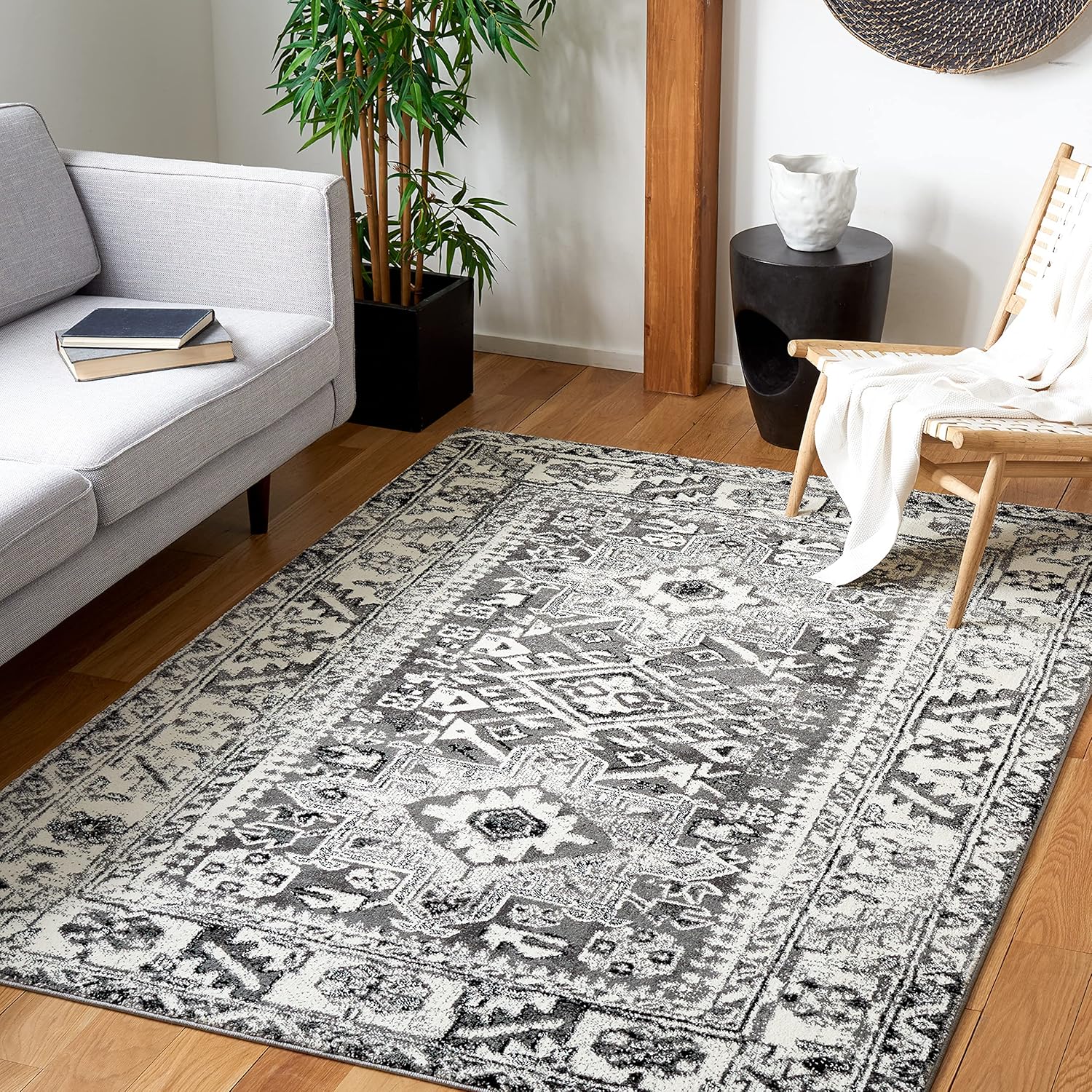Vintage Hamadan Area Rug - 5ft 3in x 7ft 6in in Grey & Ivory