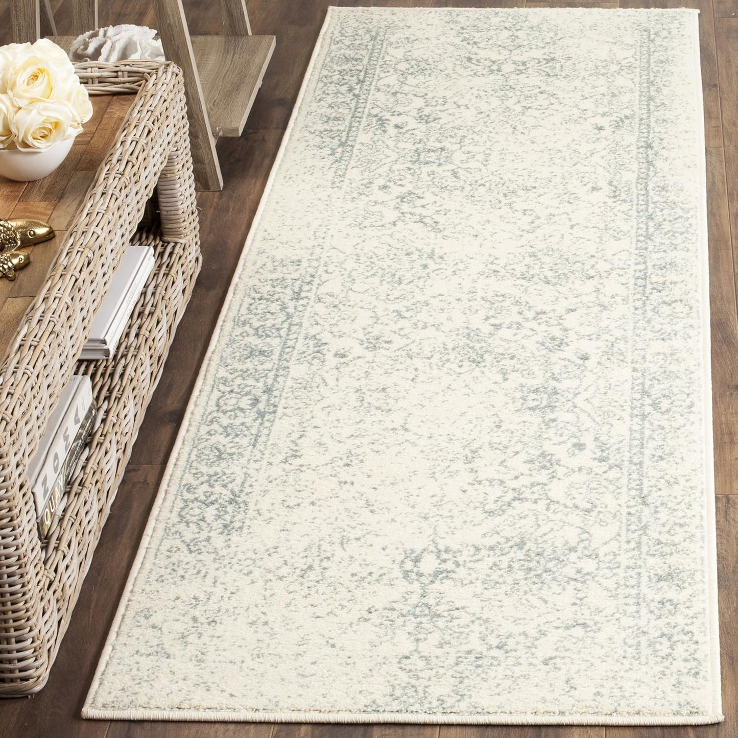 SAFAVIEH Adirondack Collection Runner Rug - Stylish & Durable