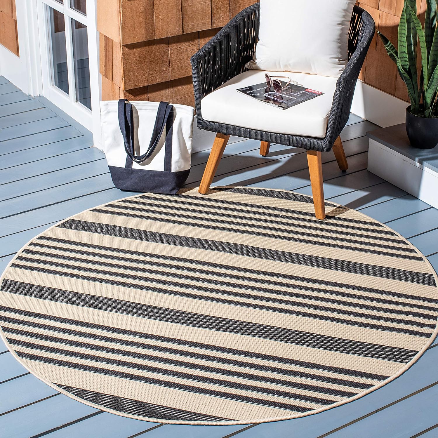 SAFAVIEH Courtyard Collection Area Rug - Stylish & Durable