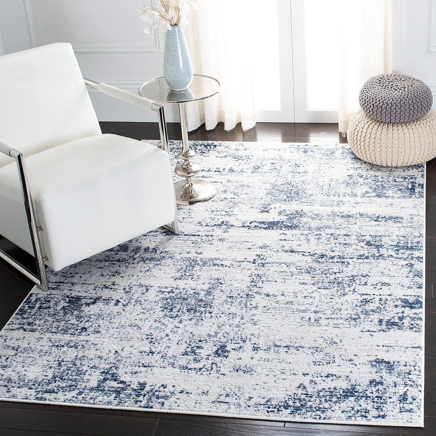 SAFAVIEH Amelia Collection Area Rug - Modern Abstract Design