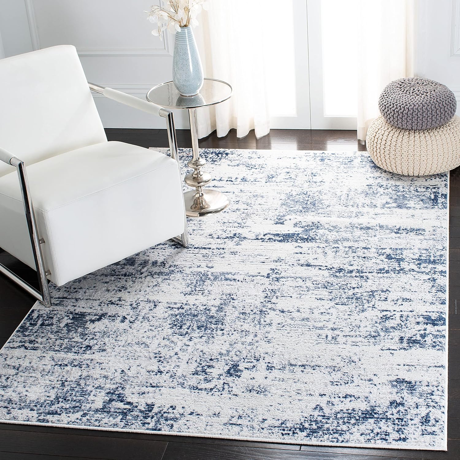 SAFAVIEH Amelia Collection Area Rug - Modern Abstract Design