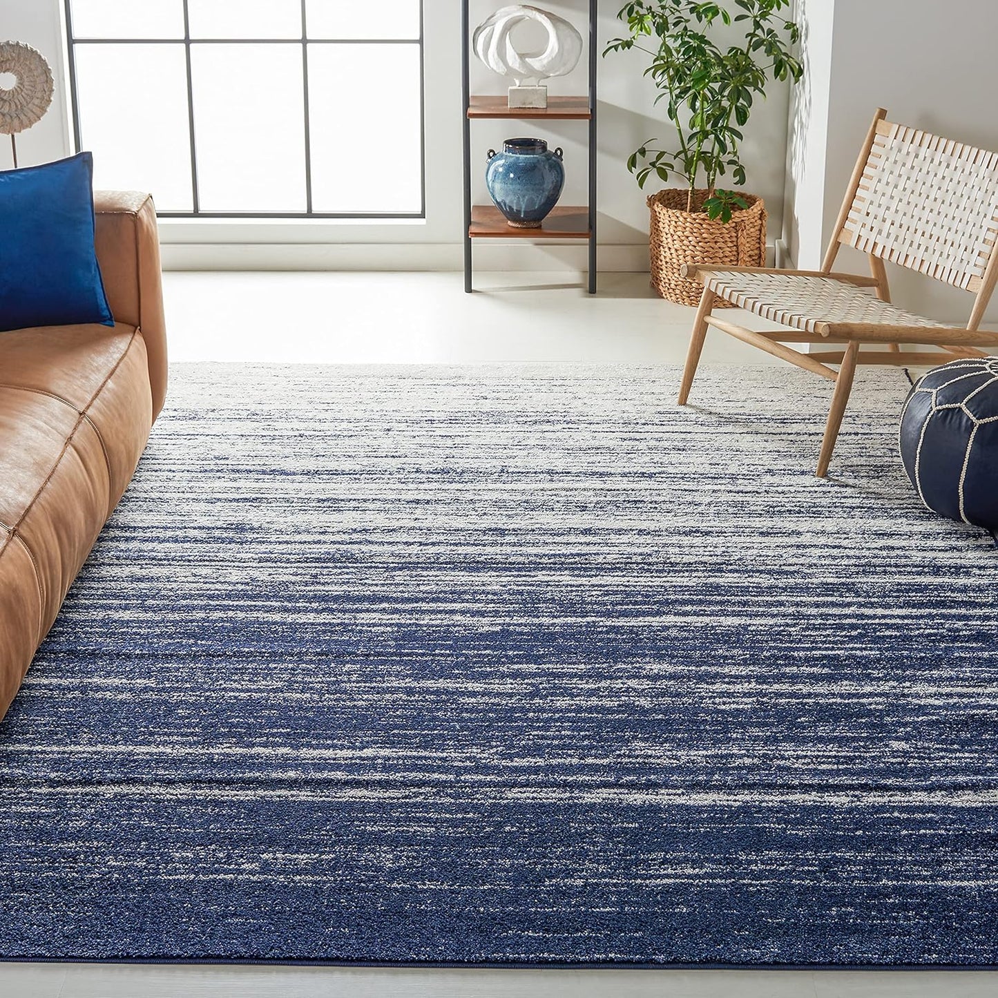 SAFAVIEH Adirondack Collection Area Rug - Modern Ombre Design