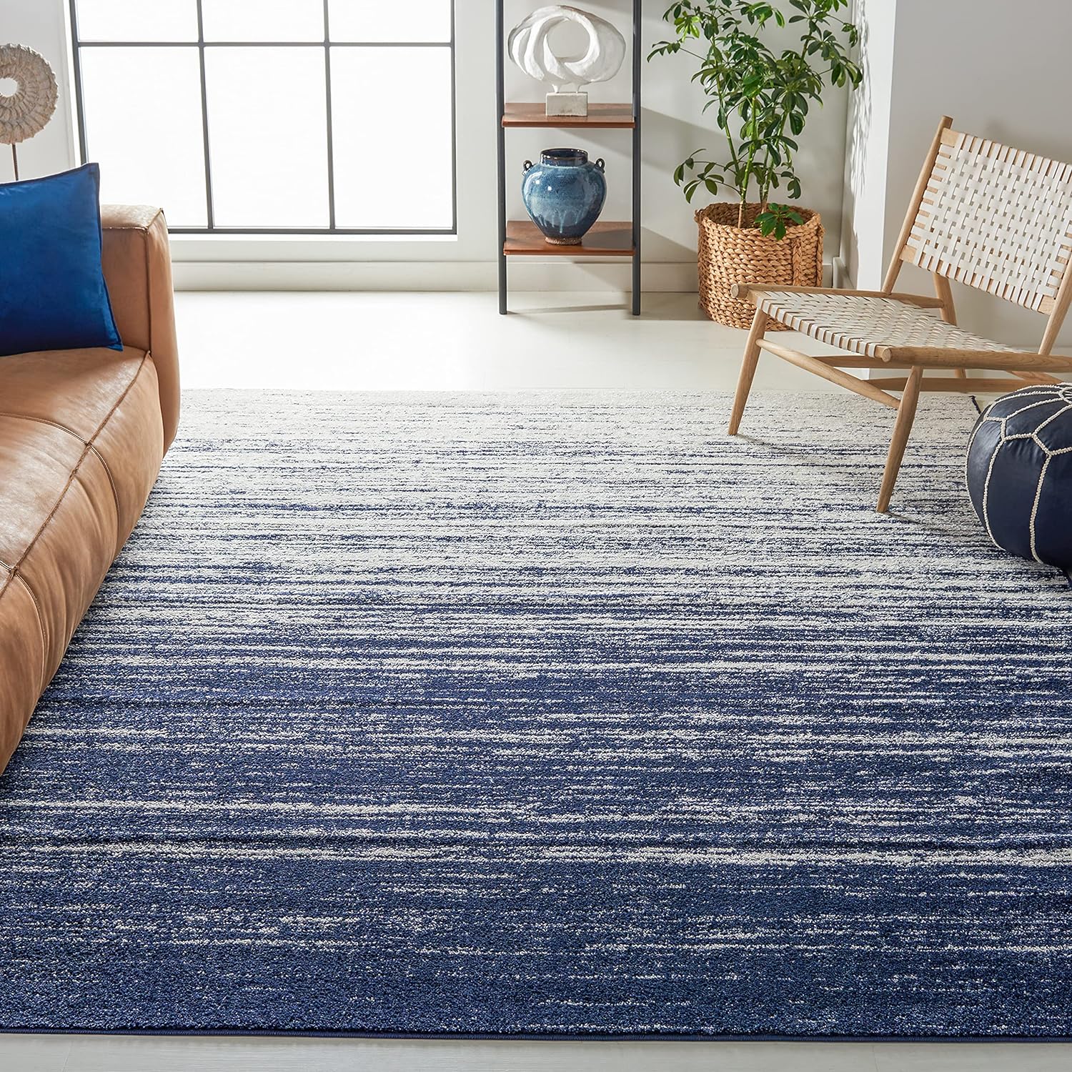 SAFAVIEH Adirondack Collection Area Rug - Modern Ombre Design