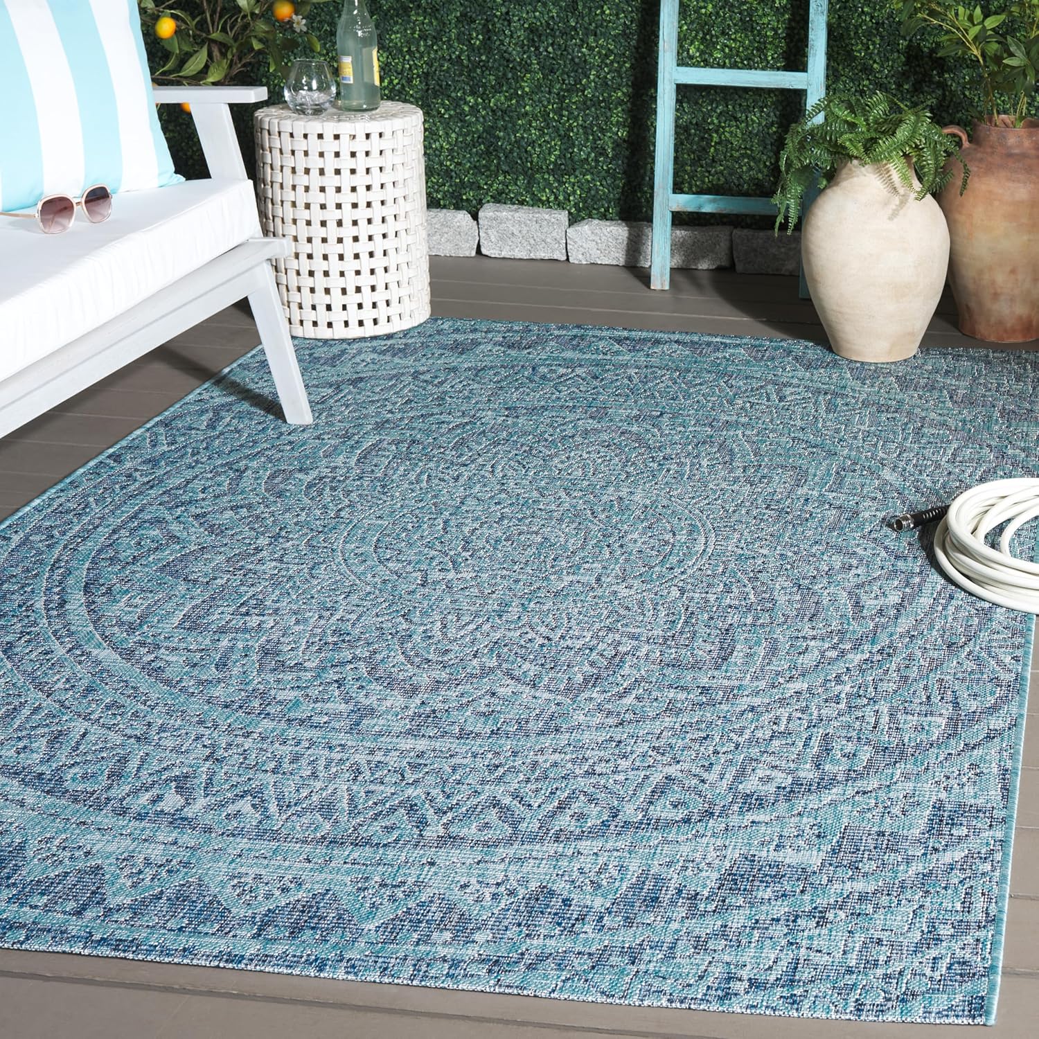 SAFAVIEH Courtyard Collection 5ft 3in x 7ft 7in Navy Aqua Rug