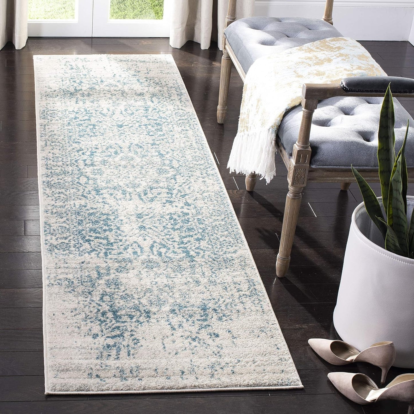 SAFAVIEH Madison Collection Runner Rug - Stylish & Durable Design