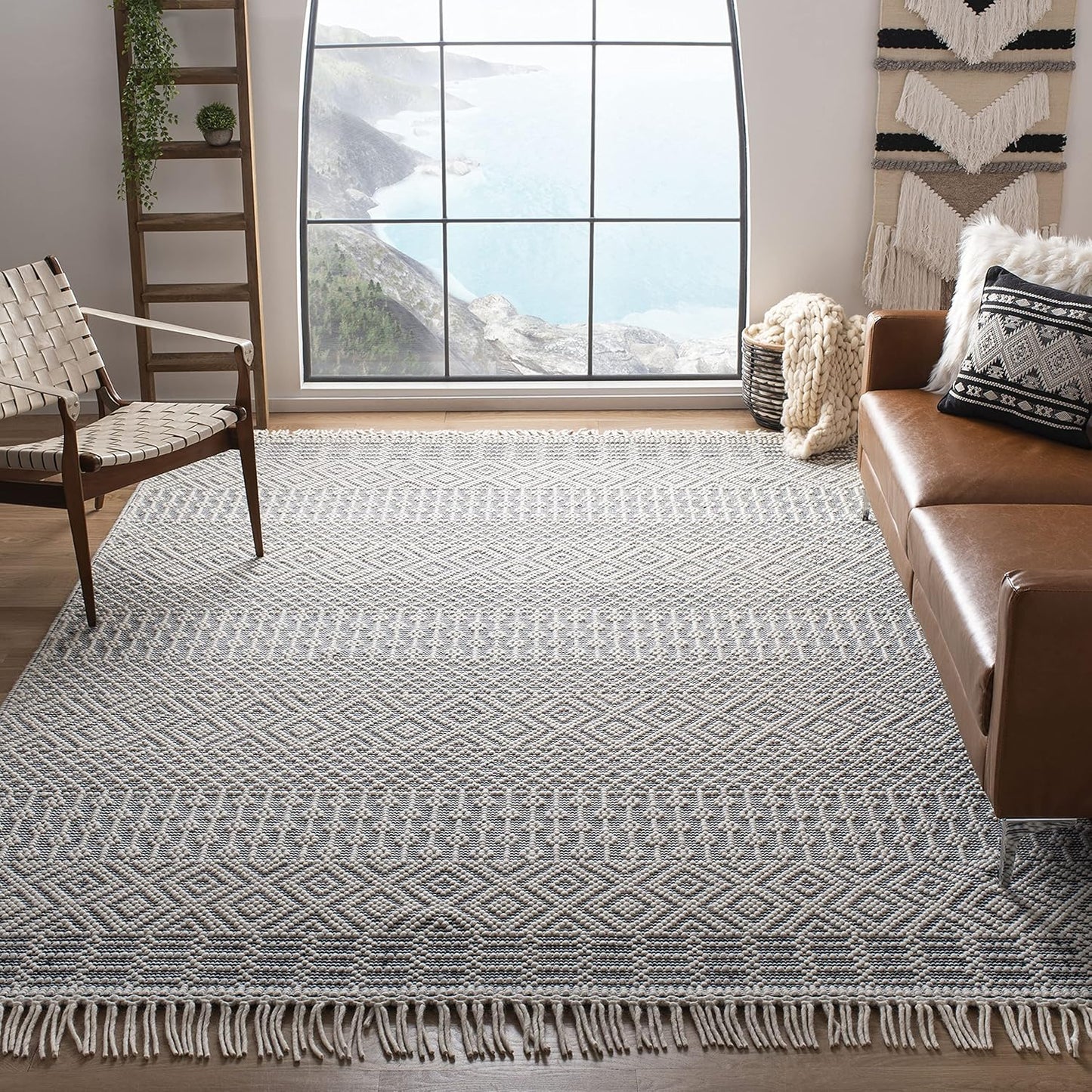 SAFAVIEH Natura Collection Area Rug - Handmade Boho Wool Design