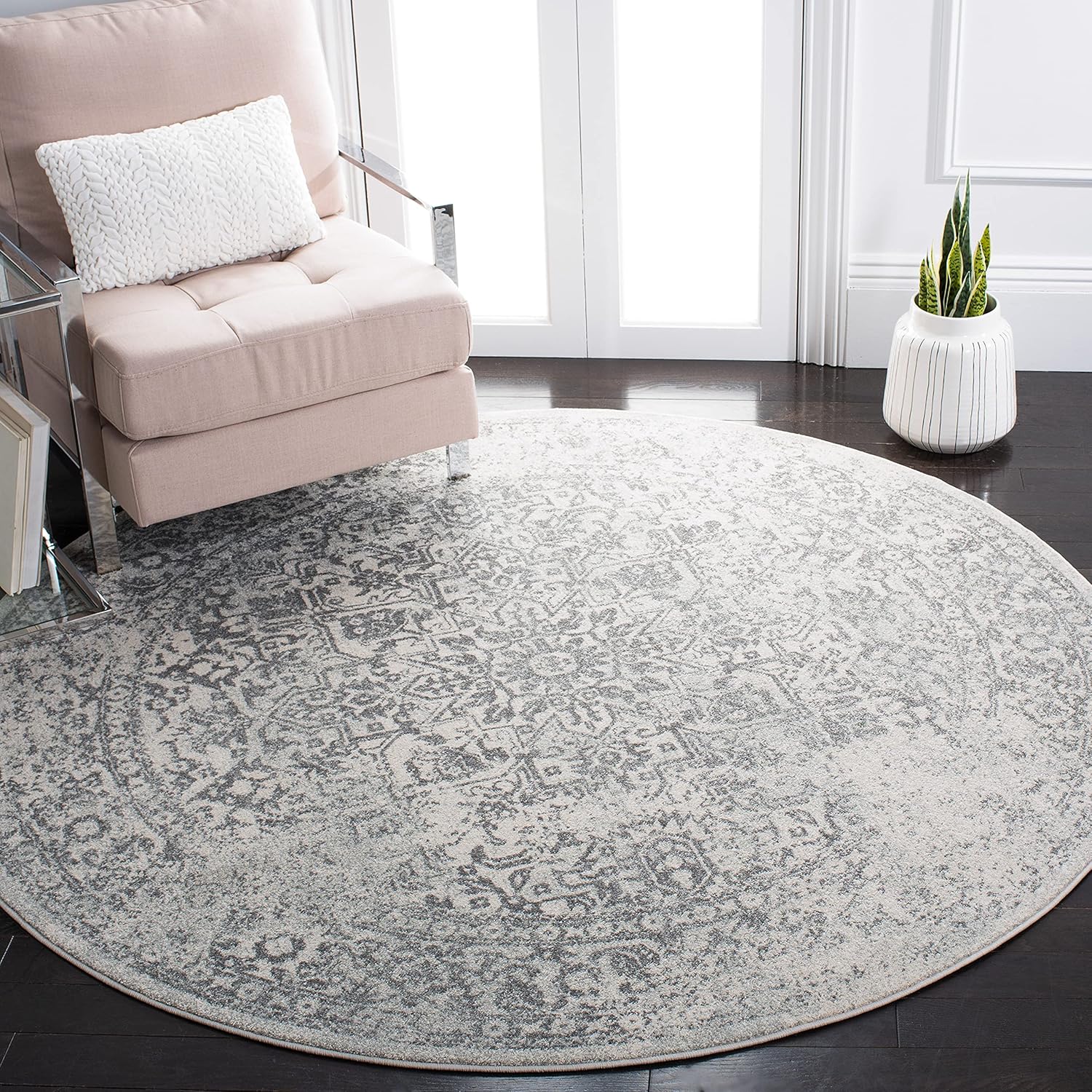 SAFAVIEH Evoke Collection Area Rug - 6ft 7in Round, Ivory & Grey