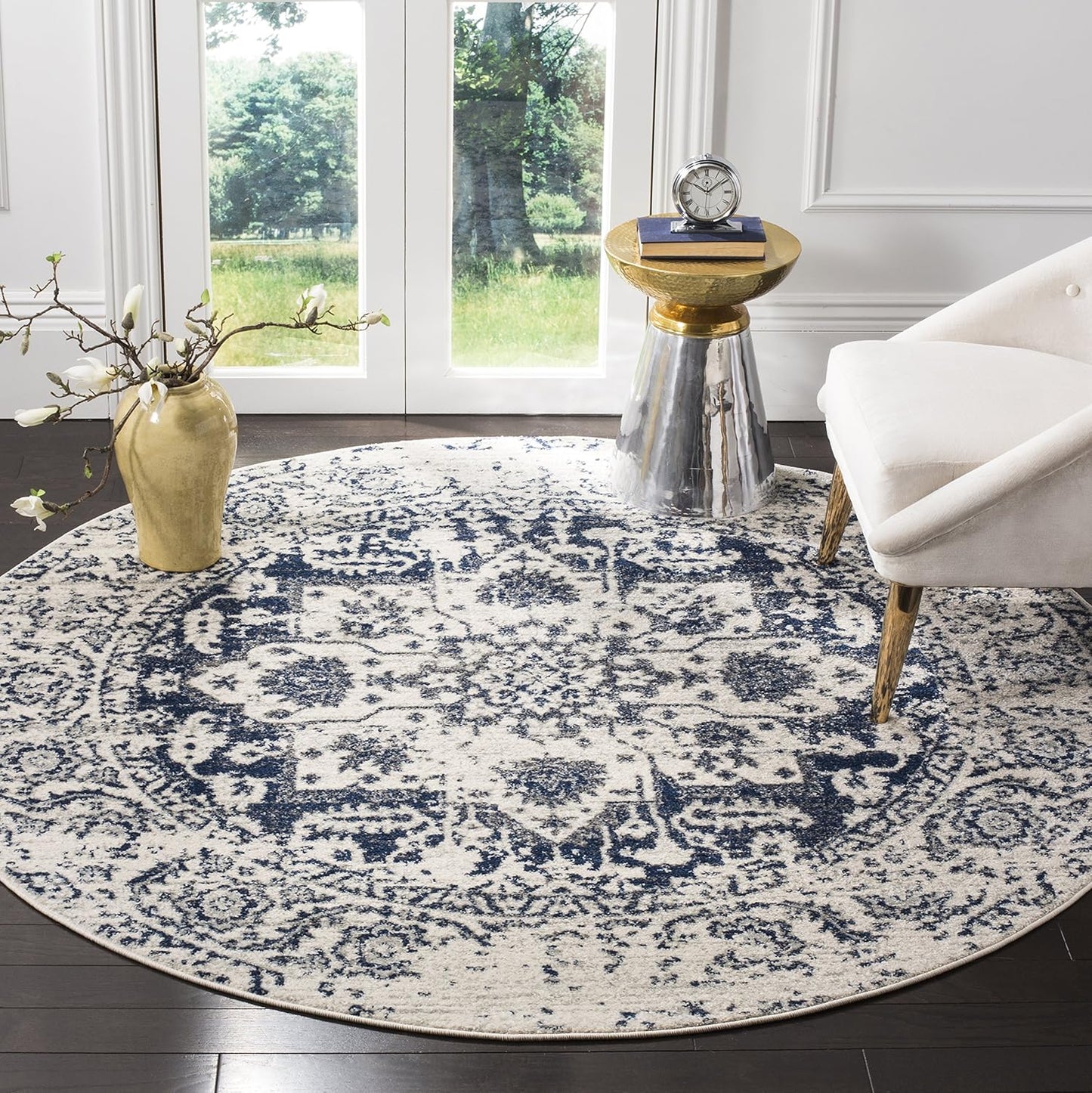 SAFAVIEH Madison Collection Area Rug - 5ft 3in Round, Cream & Navy