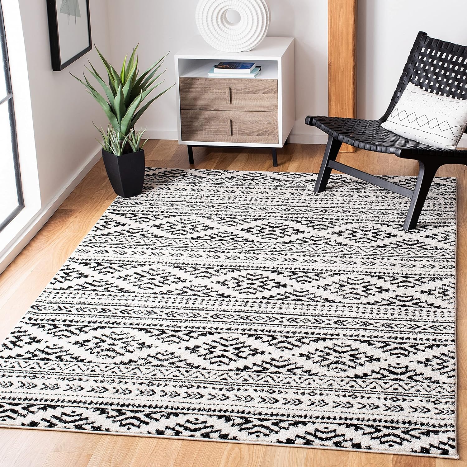 SAFAVIEH Tulum Collection Area Rug - Stylish and Durable Design