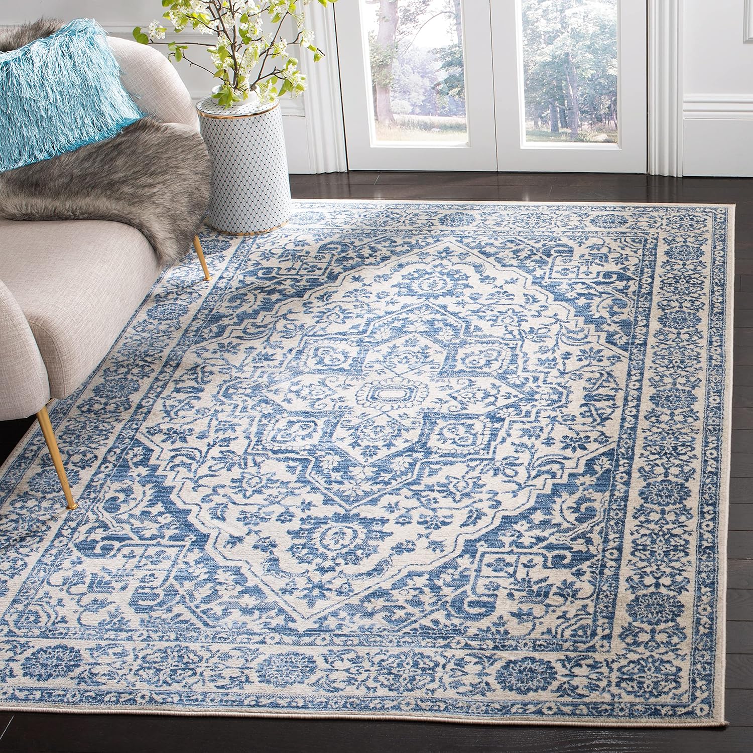 Brentwood Collection 4ft x 6ft Medallion Distressed Accent Rug