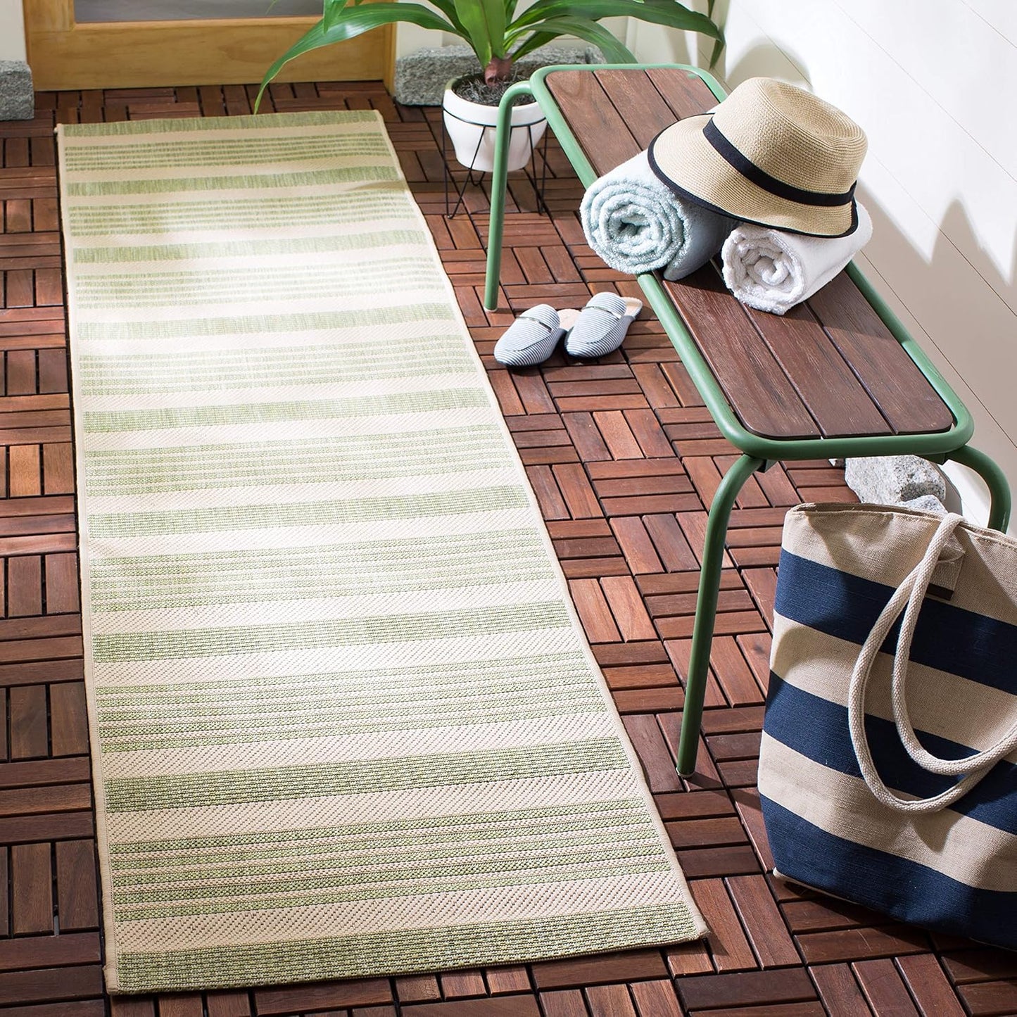 SAFAVIEH Courtyard Collection Runner Rug - Stylish & Durable