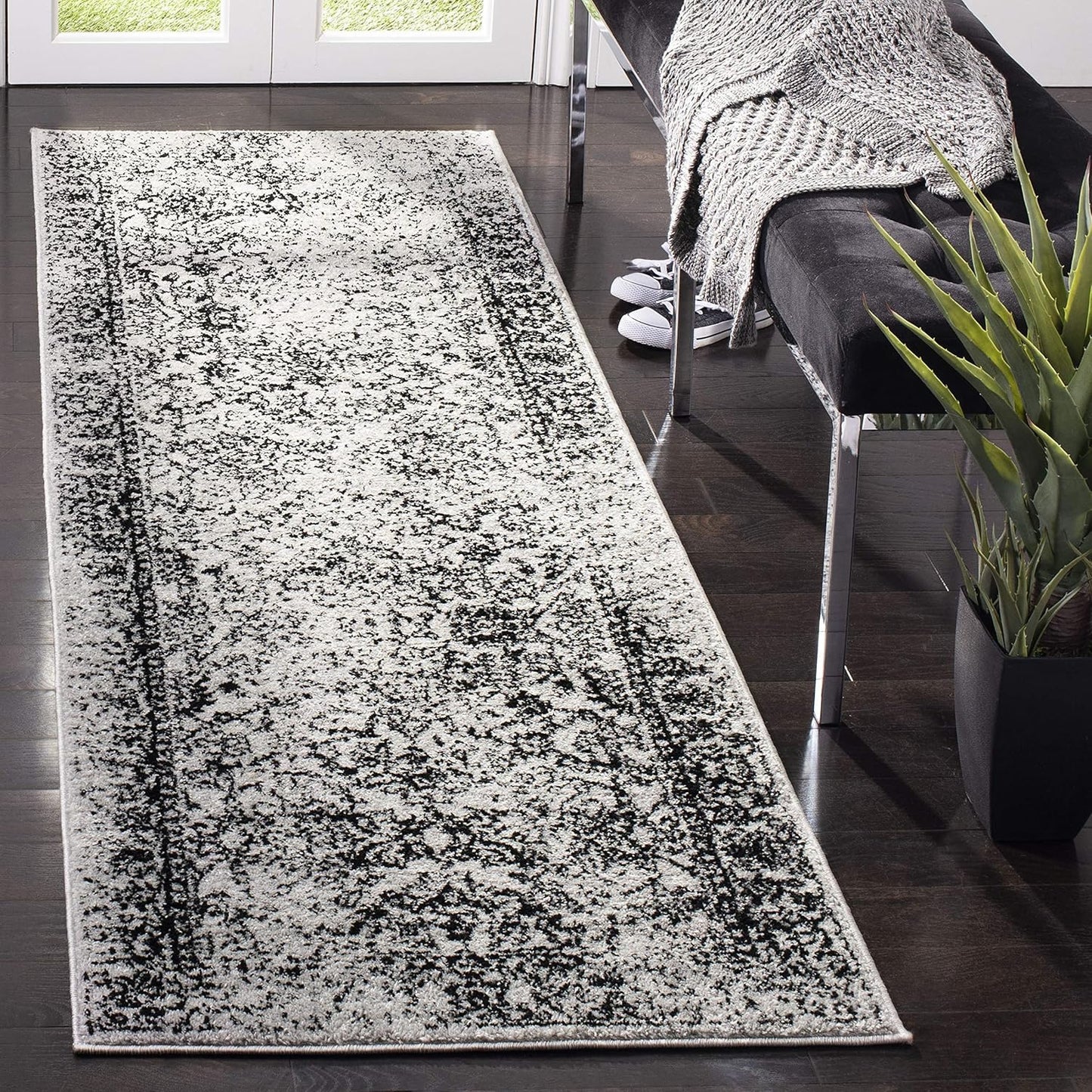 SAFAVIEH Adirondack Collection Runner Rug - Stylish & Durable