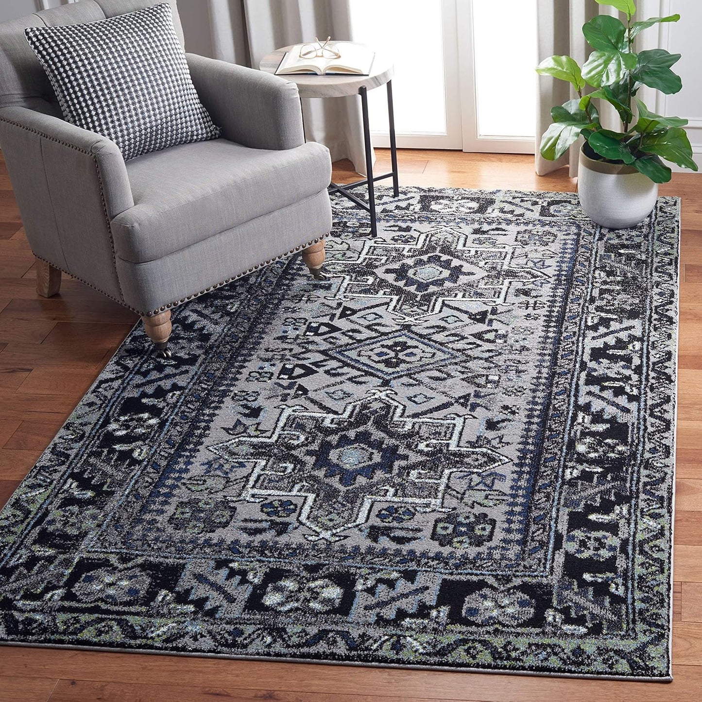 Vintage Hamadan Collection Accent Rug - Light Grey & Dark Grey