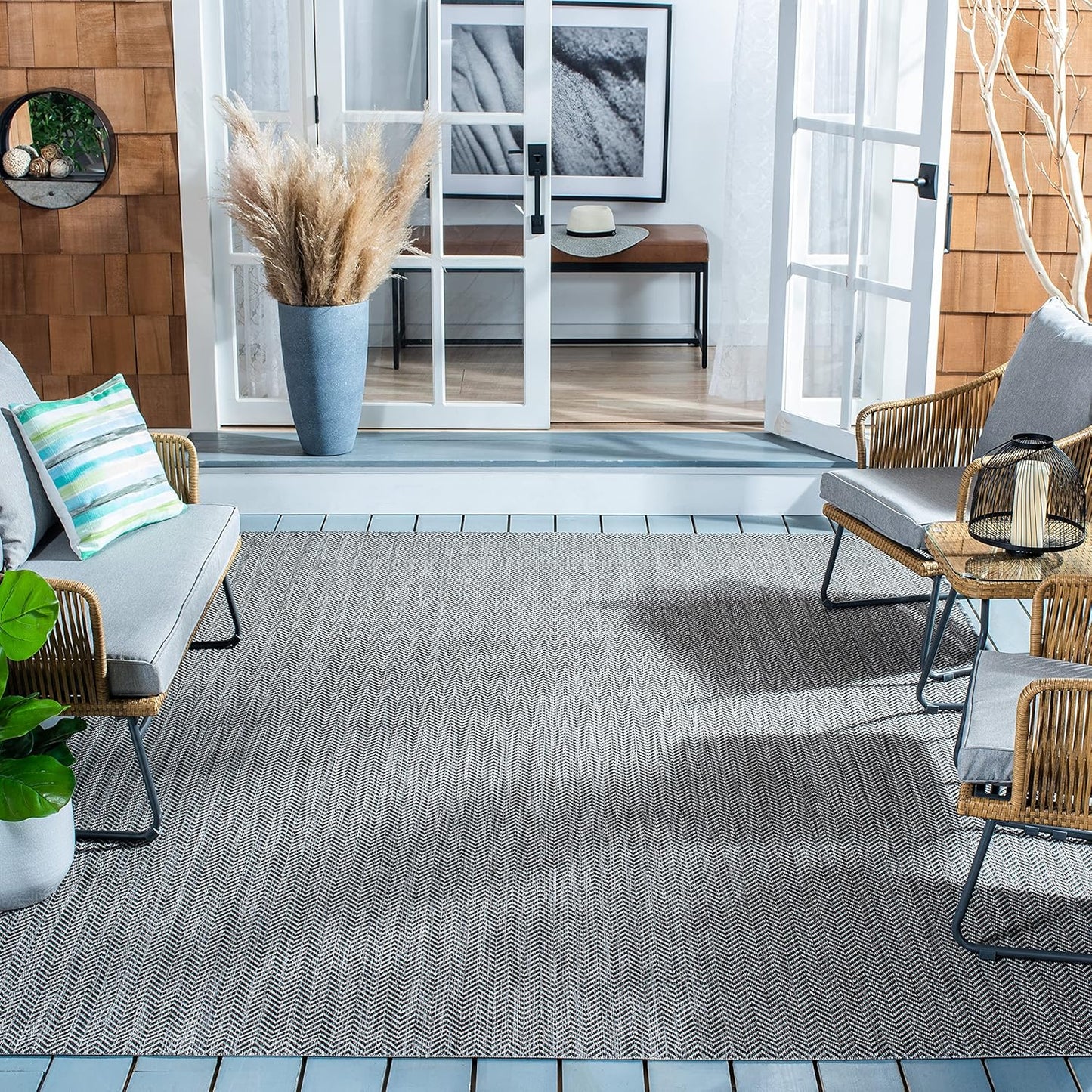 SAFAVIEH Courtyard Collection Area Rug - Stylish & Durable