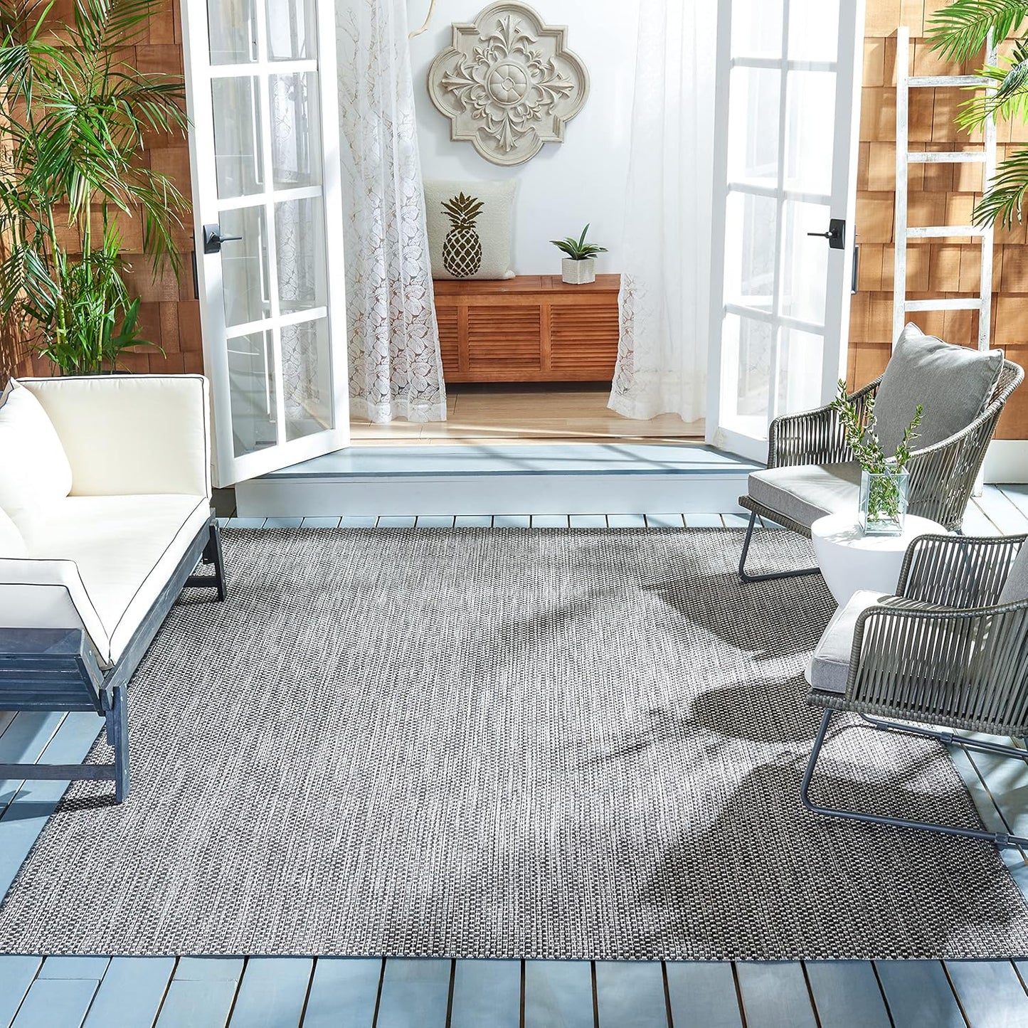 SAFAVIEH Courtyard Collection Area Rug - Stylish & Durable