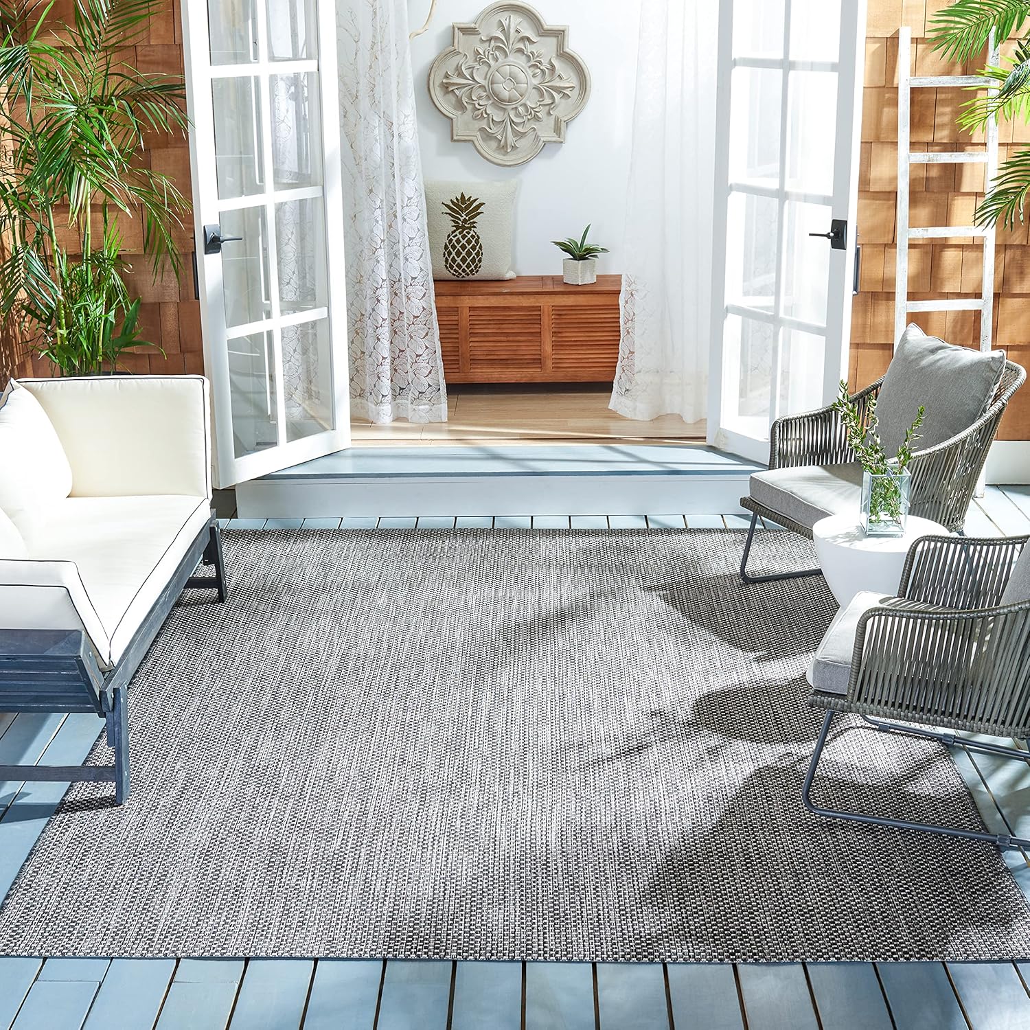 SAFAVIEH Courtyard Collection Area Rug - Stylish & Durable