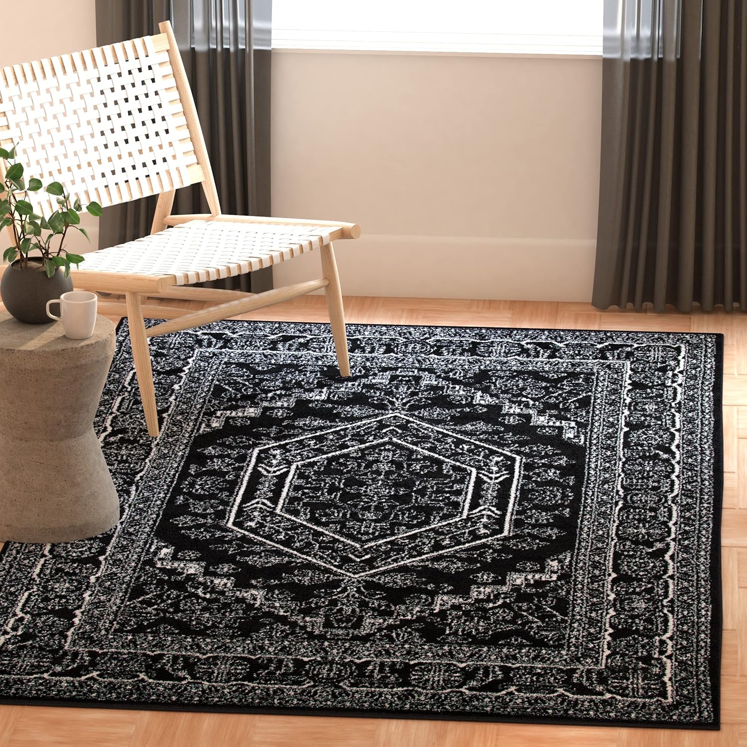 SAFAVIEH Adirondack Collection Accent Rug - Black & Ivory