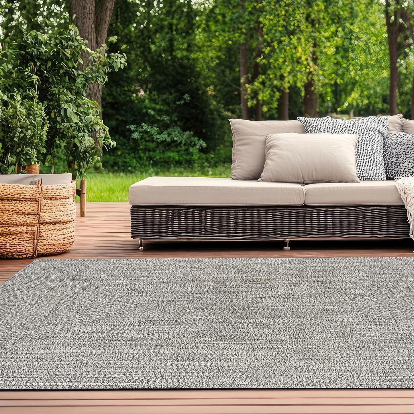nuLOOM 5ft x 8ft Solid Hand Braided Area Rug for Indoor/Outdoor