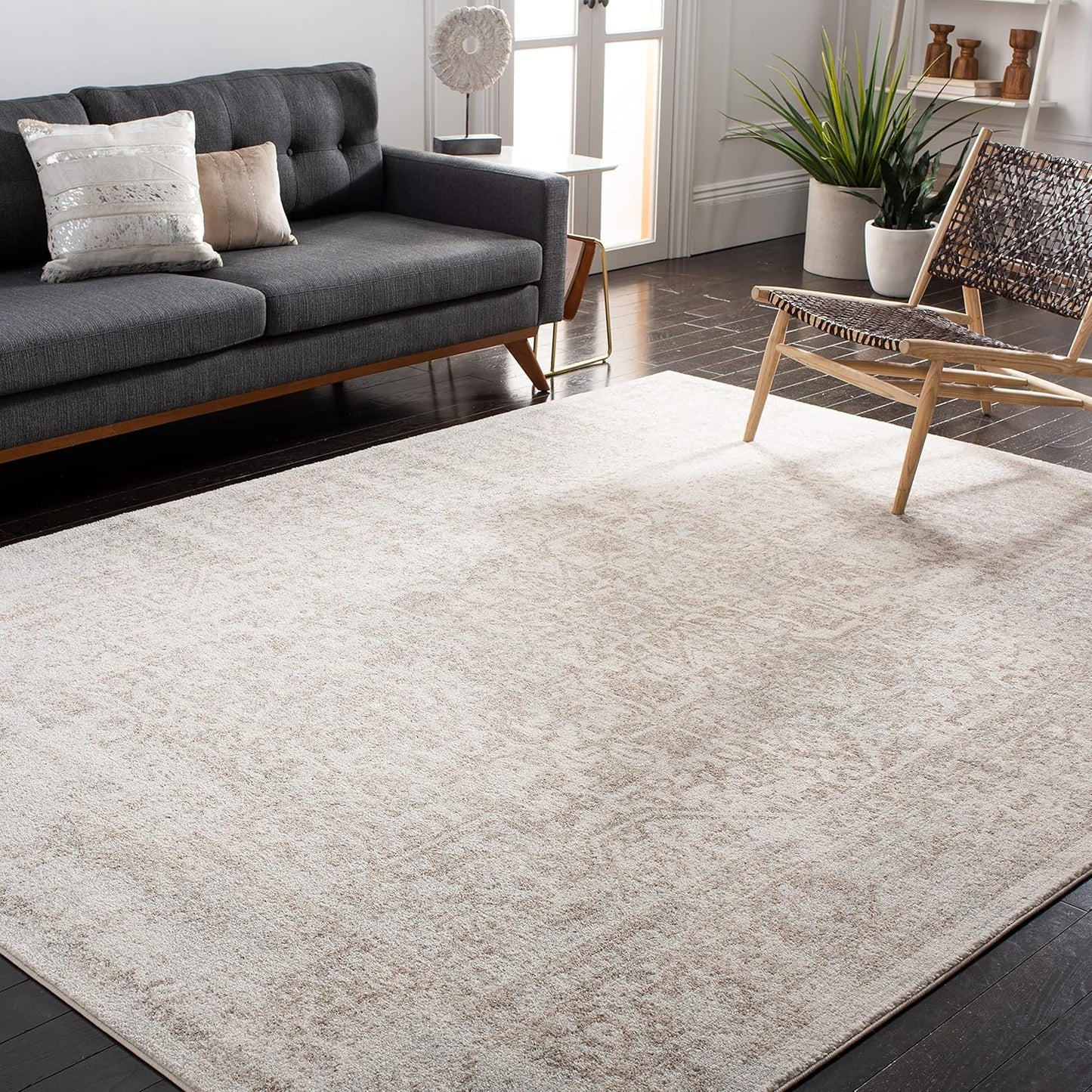 SAFAVIEH Evoke Collection Area Rug - Stylish & Durable Design