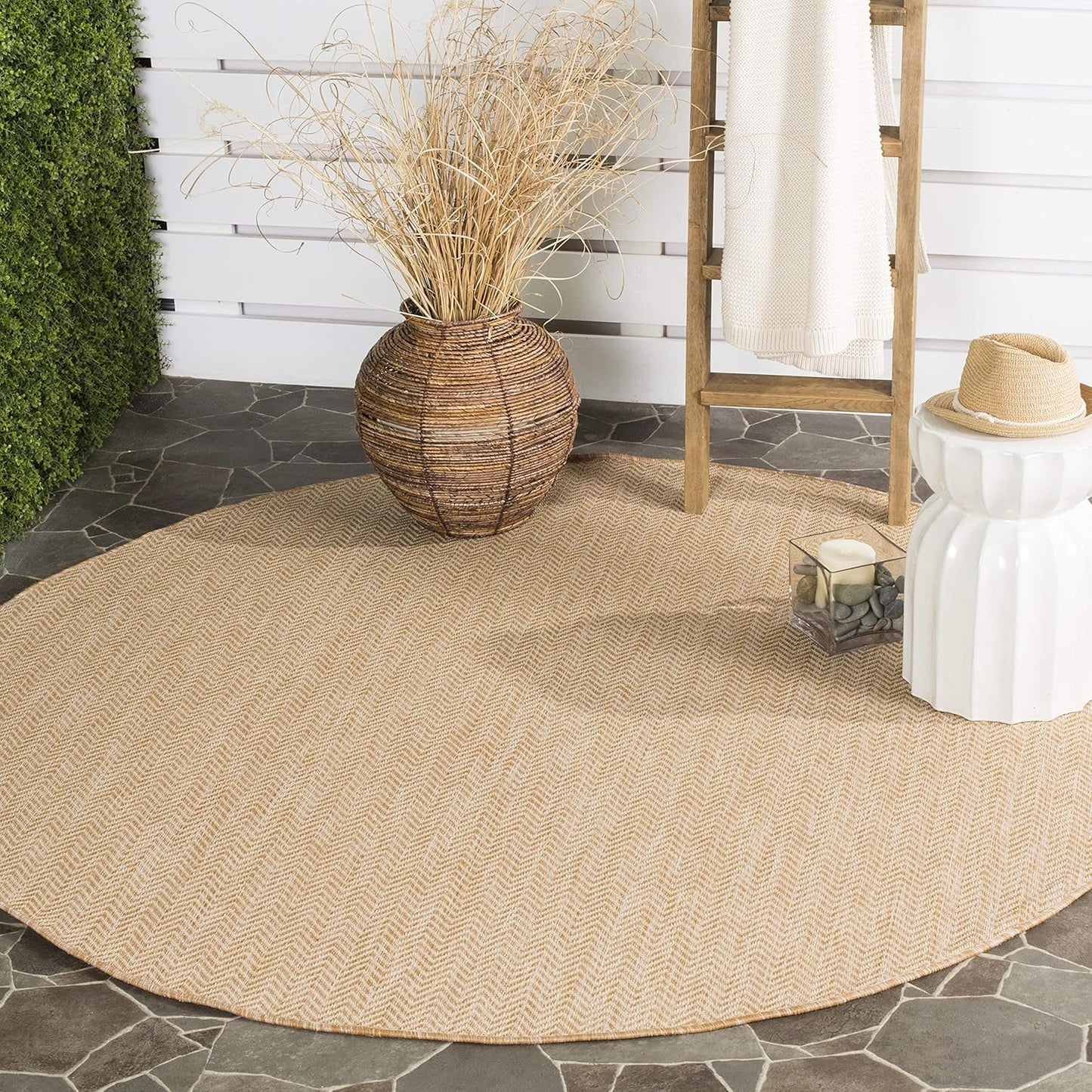 SAFAVIEH Courtyard Collection Area Rug - Stylish & Durable